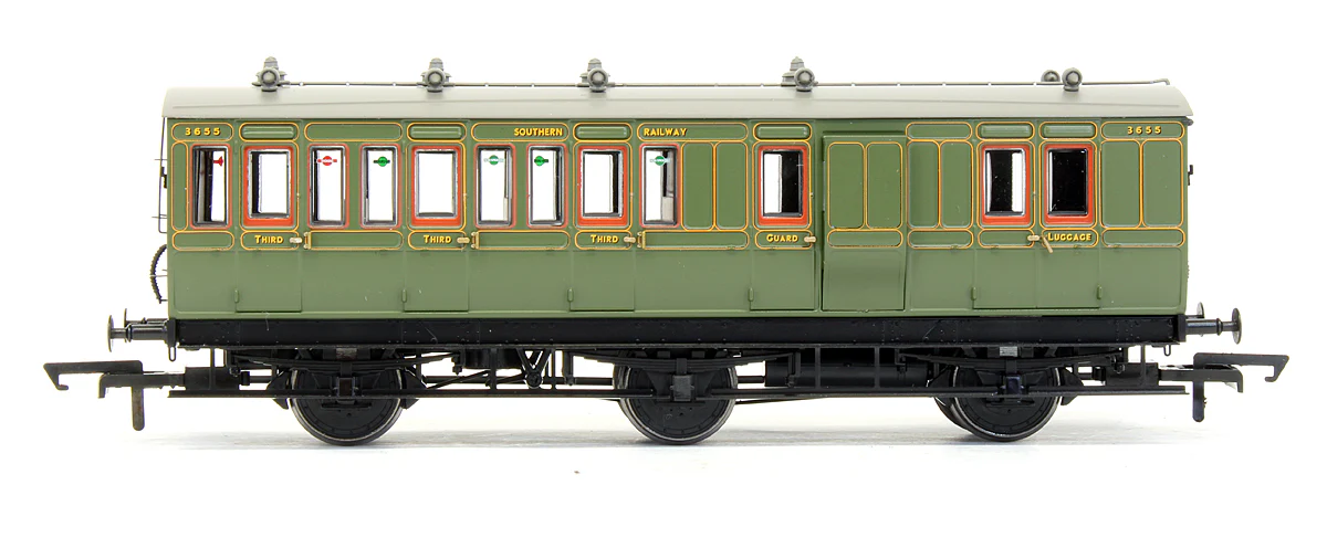 Pre-Owned Pack Of 4 (4BT, 4T, 6CL, 6BT) In SR Olive Green Genesis Coaches - With Working Lighting - Image 2