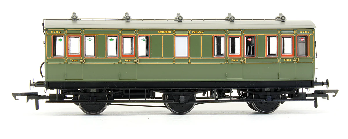 Pre-Owned Pack Of 4 (4BT, 4T, 6CL, 6BT) In SR Olive Green Genesis Coaches - With Working Lighting - Image 3