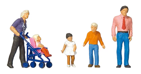 PR10721 Family Outing (5) Exclusive Figure Set