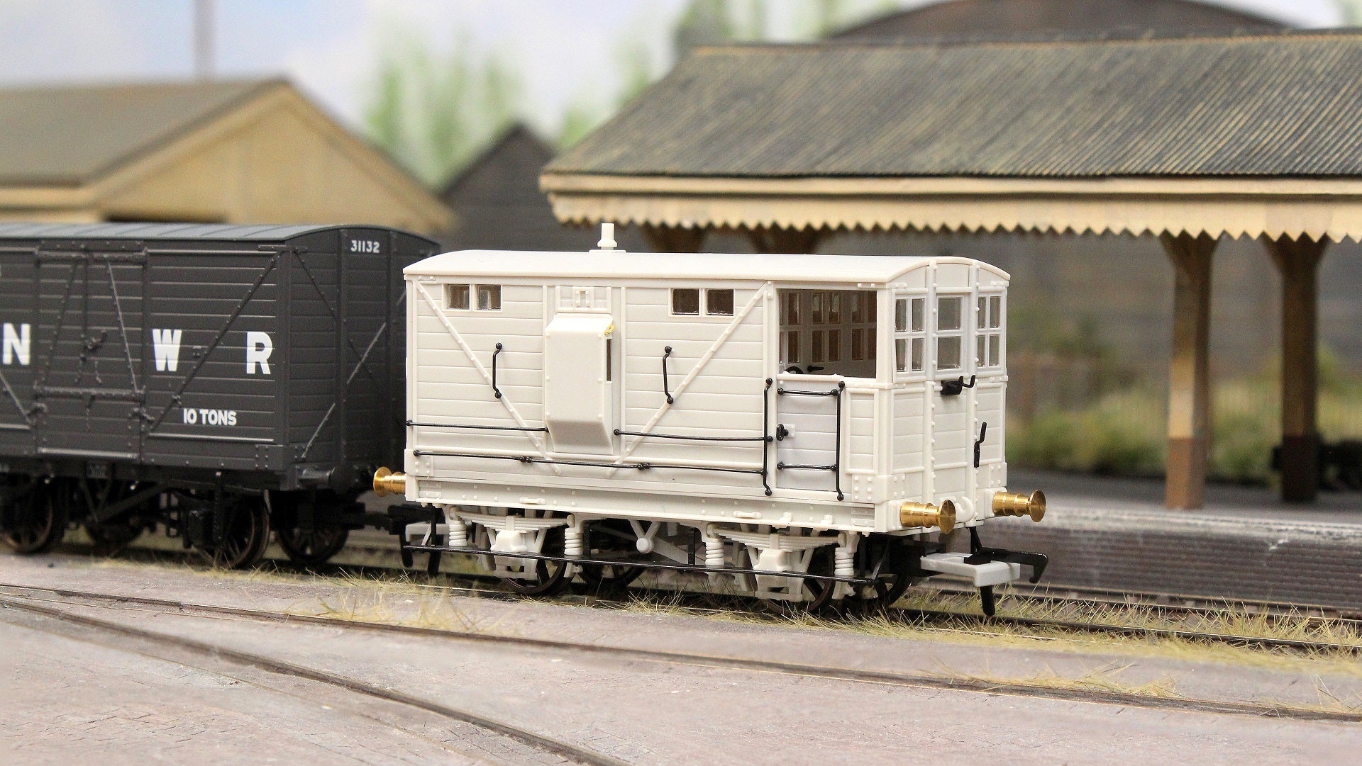 987003 LNWR D17b Brake - LMS (pre-36) No.135554 - Image 4
