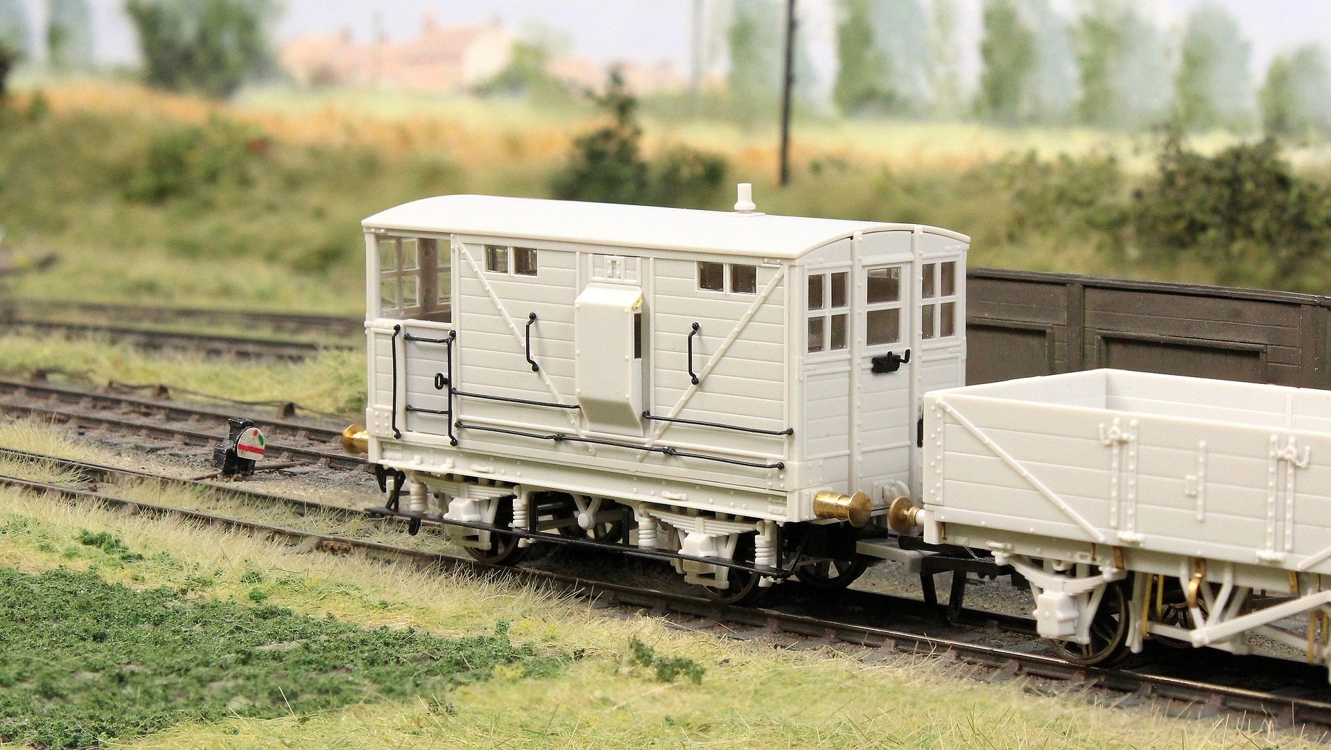 987003 LNWR D17b Brake - LMS (pre-36) No.135554 - Image 5