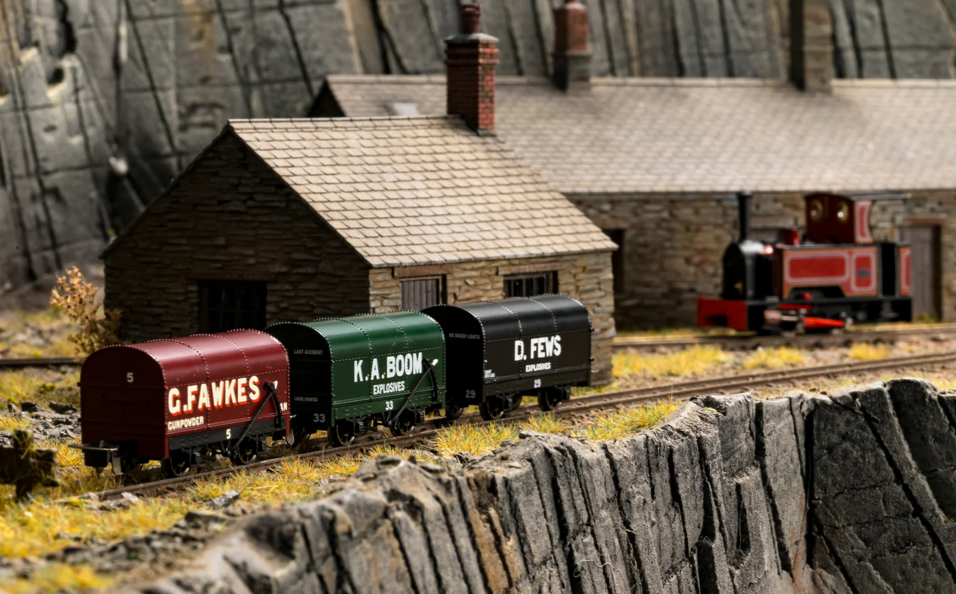 990202 Gunpowder Van - Black with Red Cross No.59 - Image 4