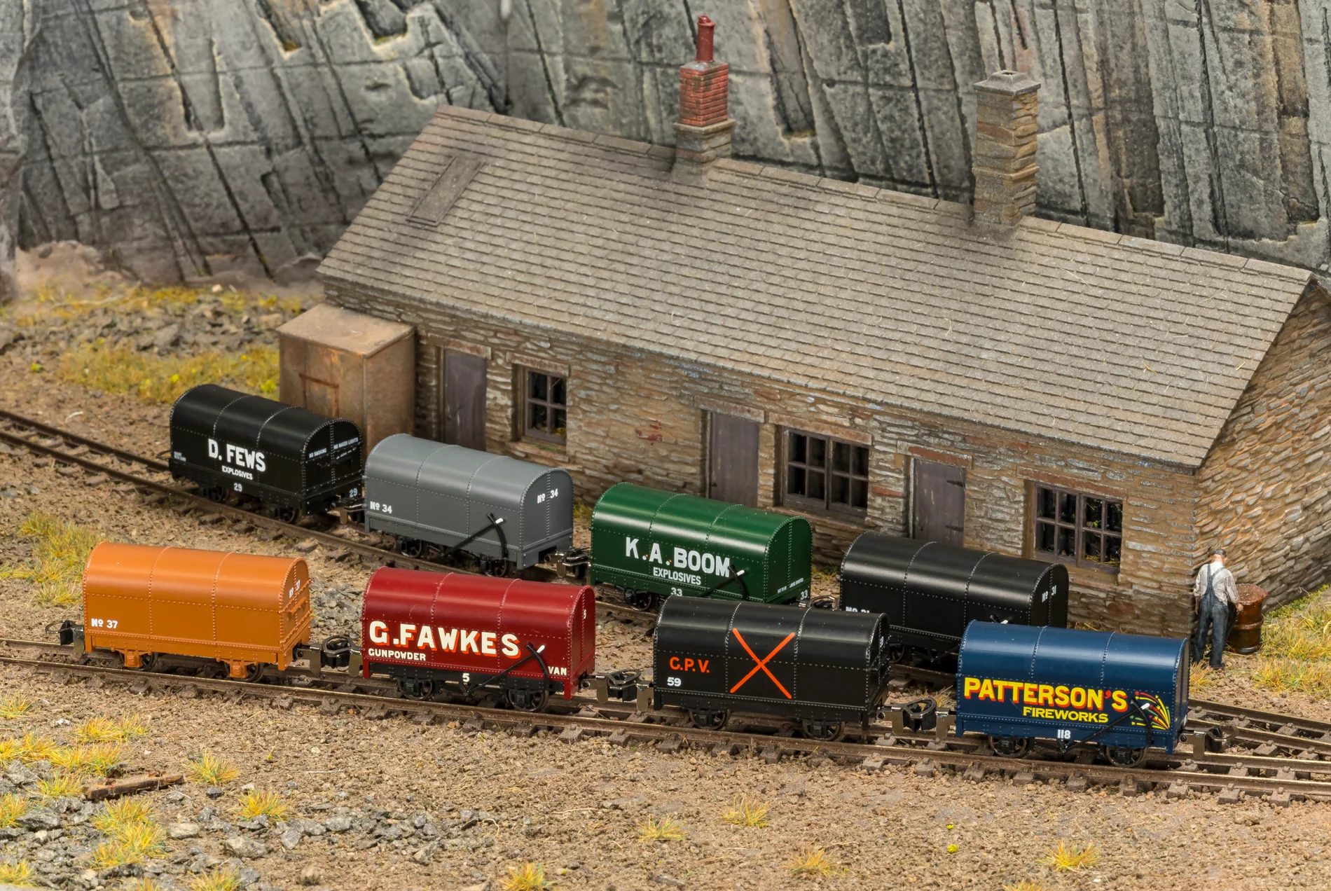 990202 Gunpowder Van - Black with Red Cross No.59 - Image 5