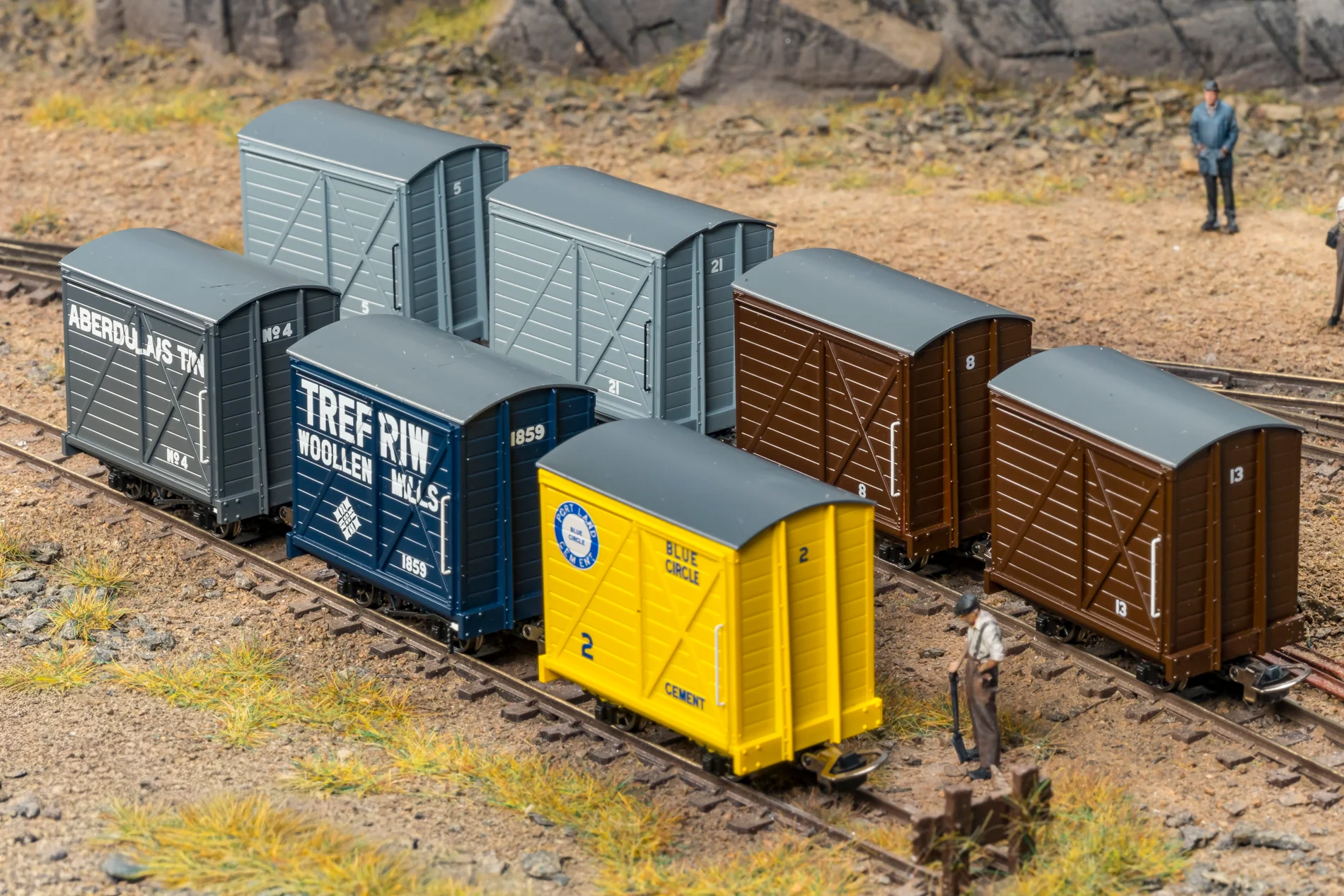 990301 Covered Van - Plain Brown No.13 - Image 3
