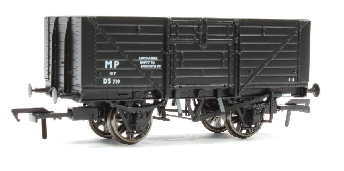 940031 Southern Railway 8 Plank Open Wagon D1379 No.DS719, Motive Power Department black