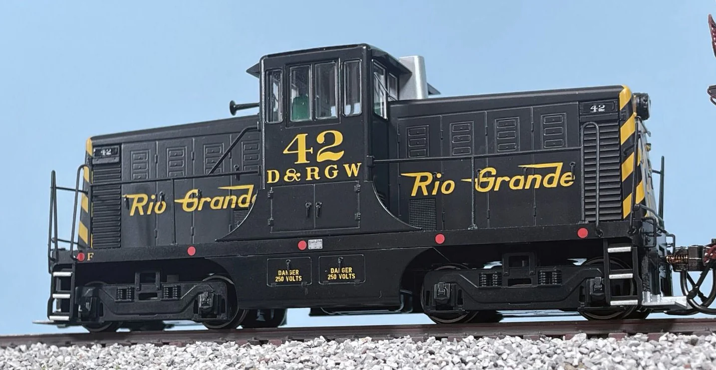 48011 HO GE 44 Tonner (DC/Silent): Rio Grande - Black & Yellow: #38 - Image 3