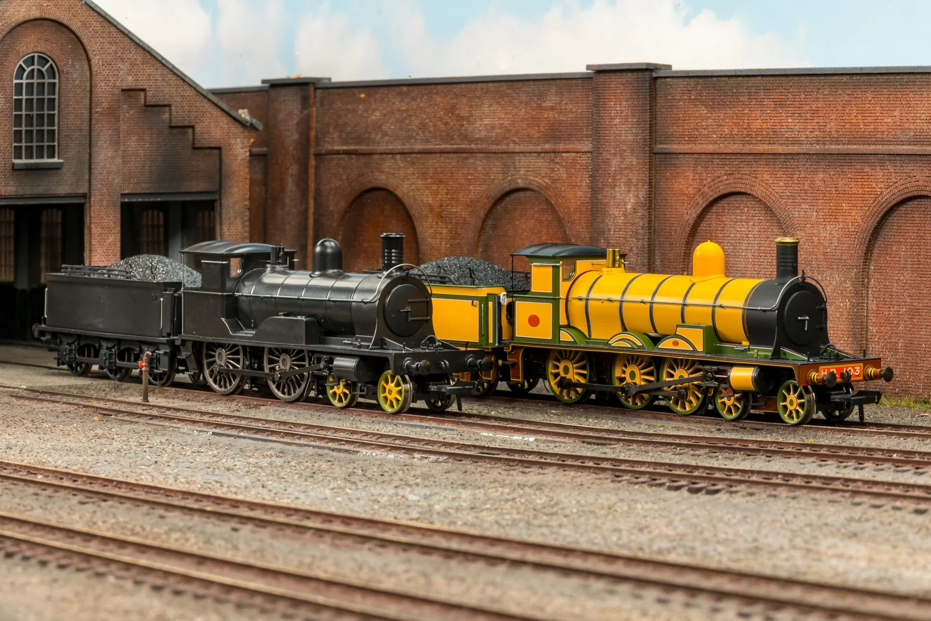 811001 Highland Railway Loch Class 4-4-0 No.125 'Loch Tay' HR Jones Lined Green Steam Locomotive - Image 8