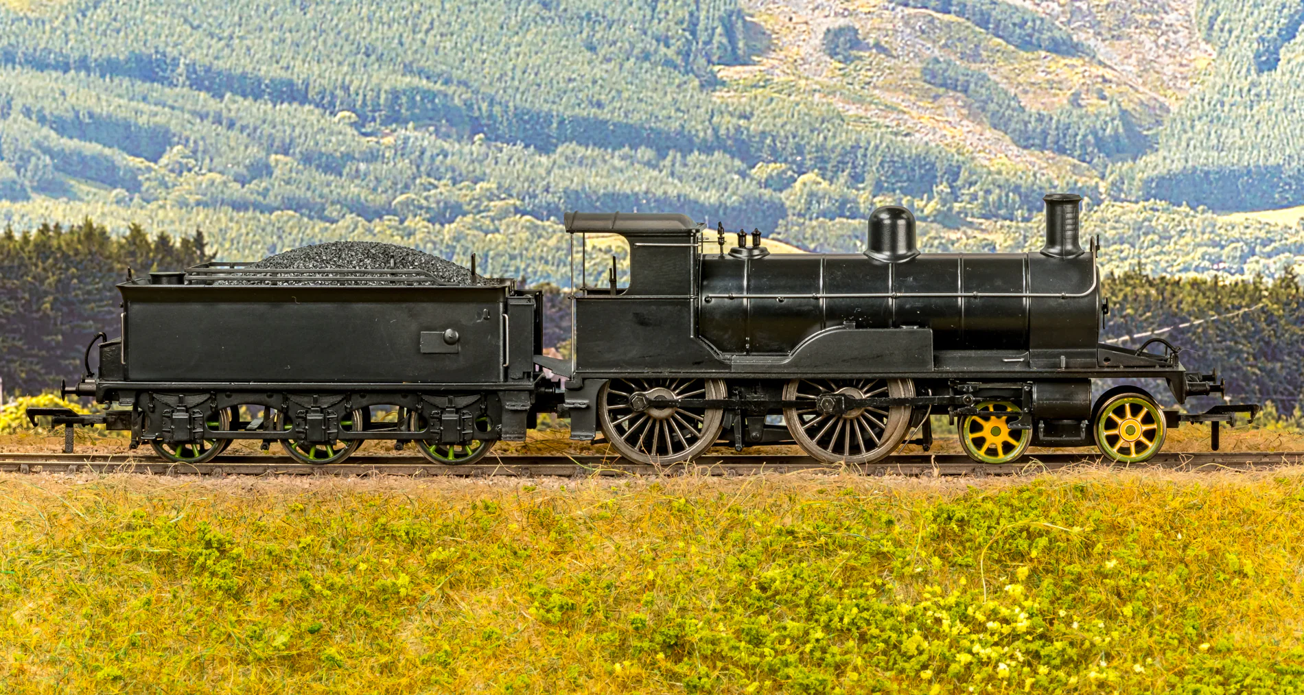 811002 Highland Railway Loch Class 4-4-0 No.119 'Loch Insh' HR Drummond Lined Green Steam Locomotive - Image 4