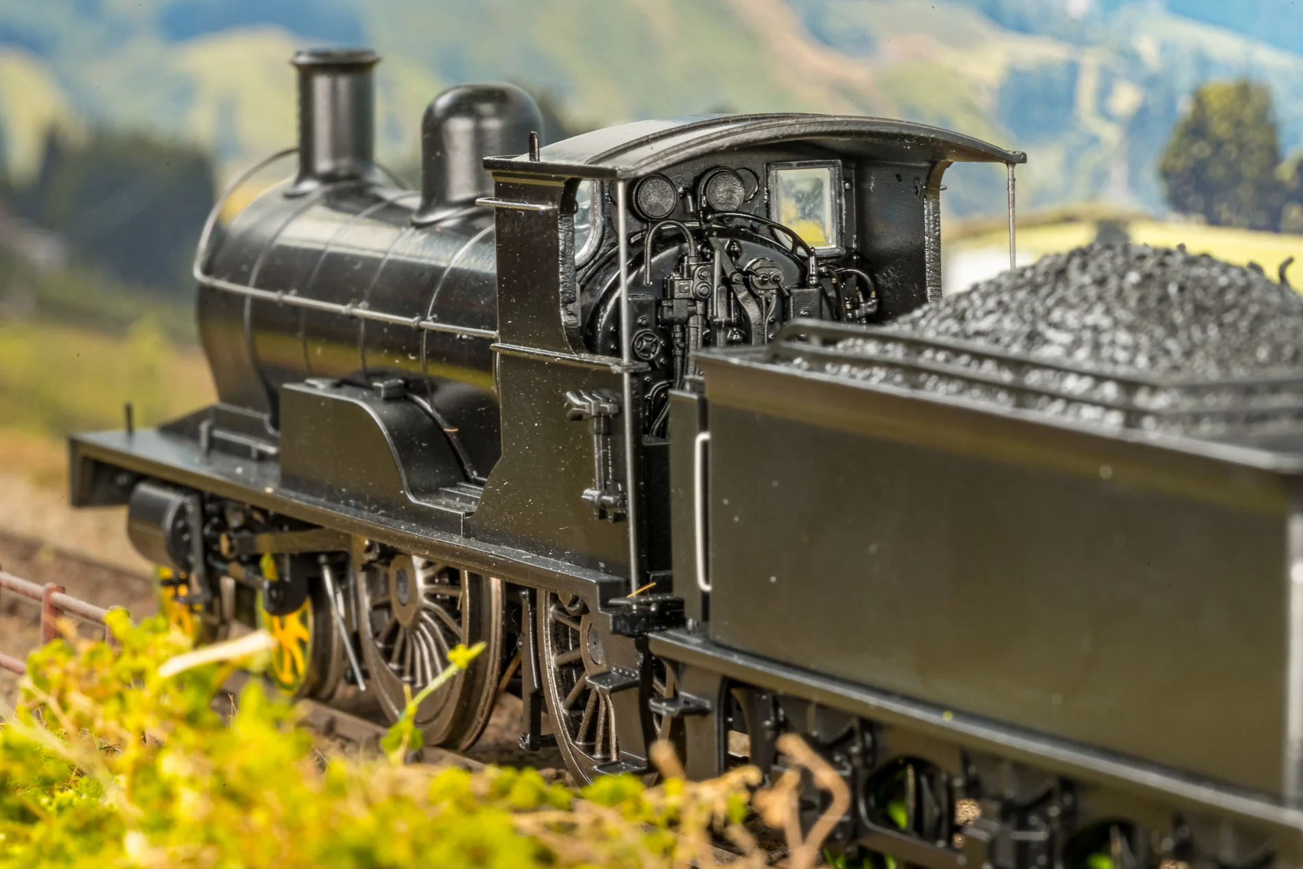 811002 Highland Railway Loch Class 4-4-0 No.119 'Loch Insh' HR Drummond Lined Green Steam Locomotive - Image 7