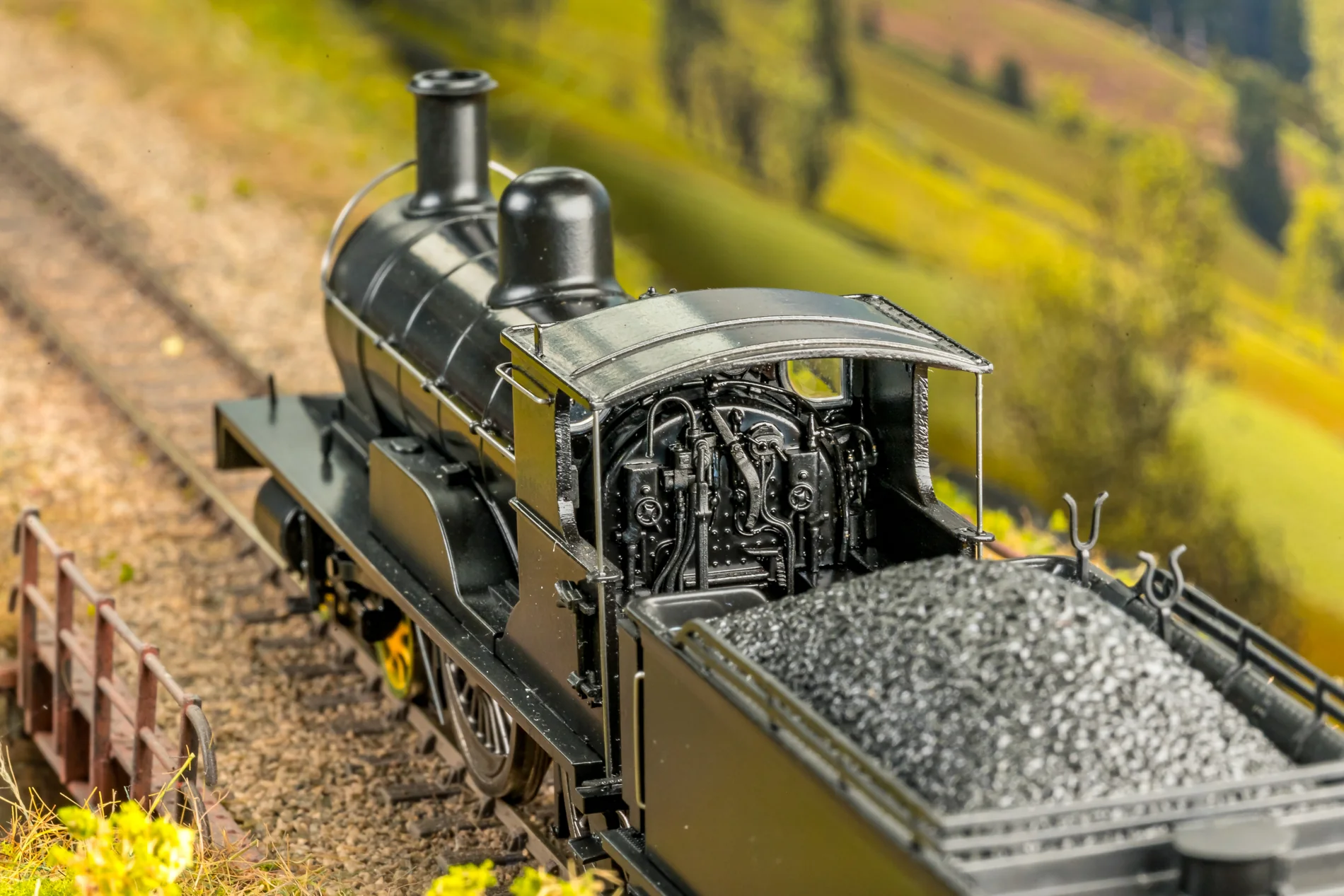 811508 Highland Railway Loch Class 4-4-0 No.150 'Loch Eye' HR Yellow Steam Locomotive - DCC Sound - Image 8