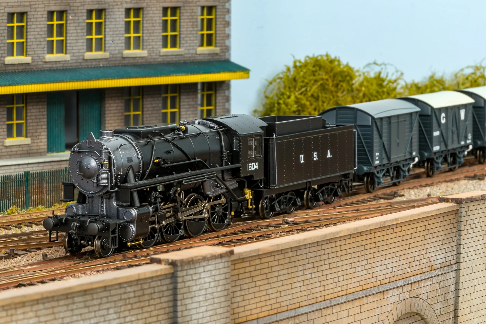 926501 USATC S160 2-8-0 GWR Wartime Black U.S.A on Tender No.1604 Steam Locomotive - DCC Sound