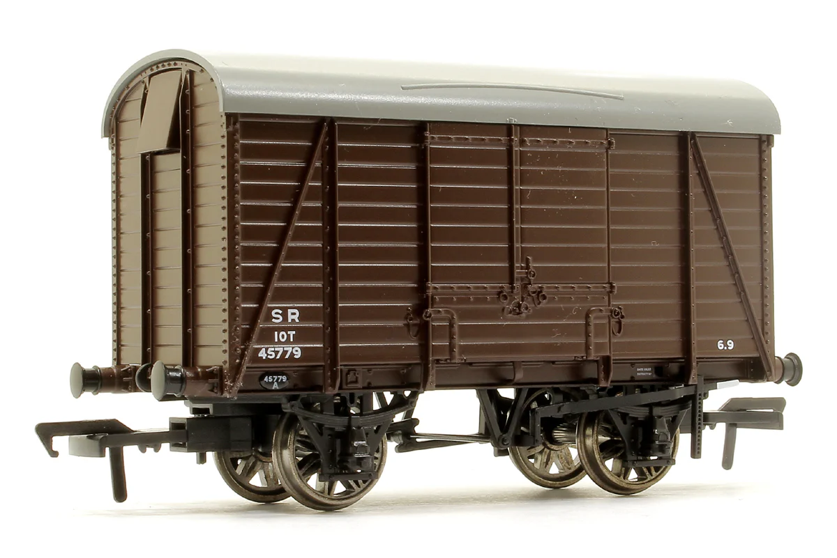 927005 SECR Dia. 1426 Covered Van No. 45779, SR brown (late) - Image 2