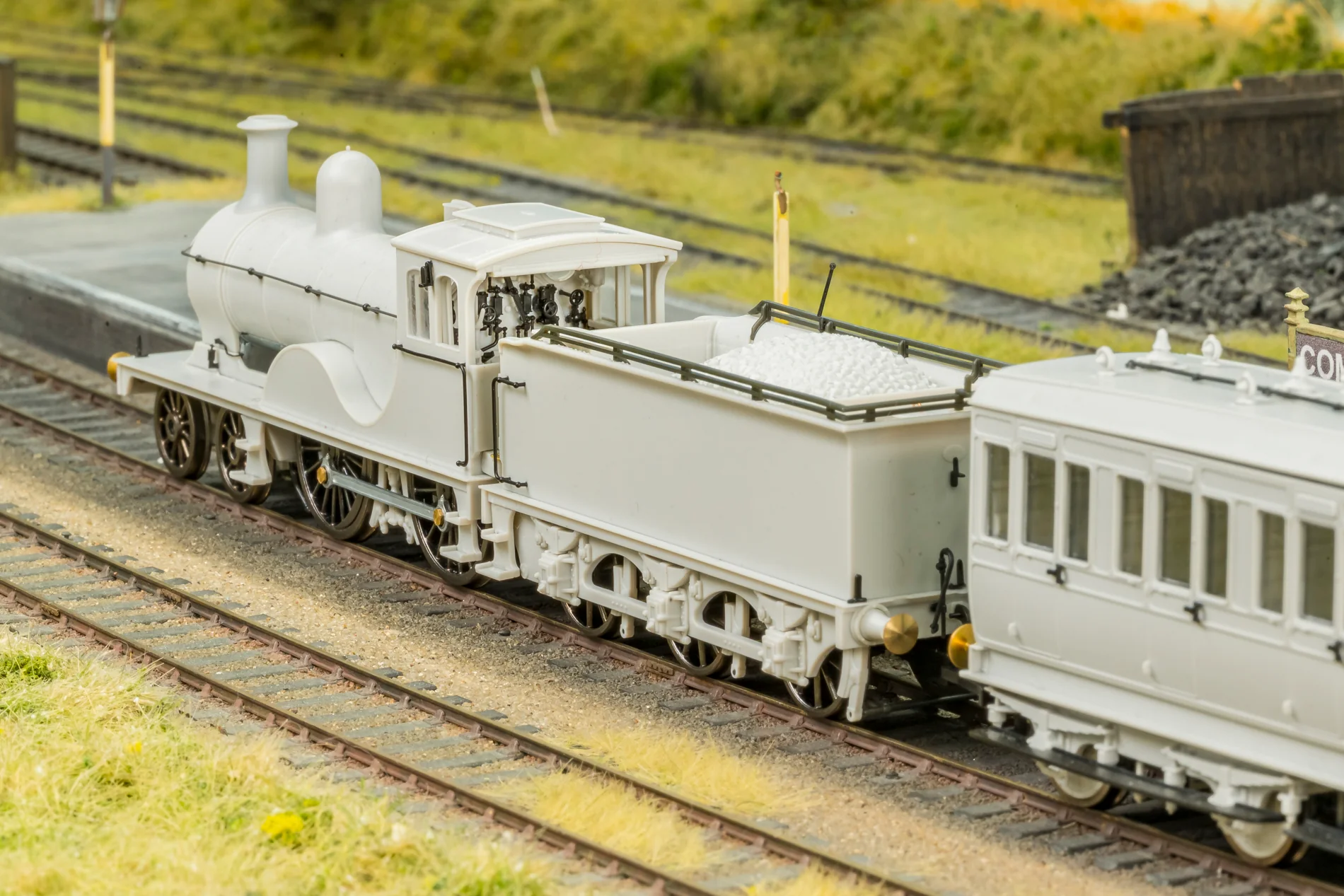959507 LNER D40 Class 4-4-0 No.6850 'Hatton Castle' - NE Wartime Black Steam Locomotive - DCC Sound - Image 3