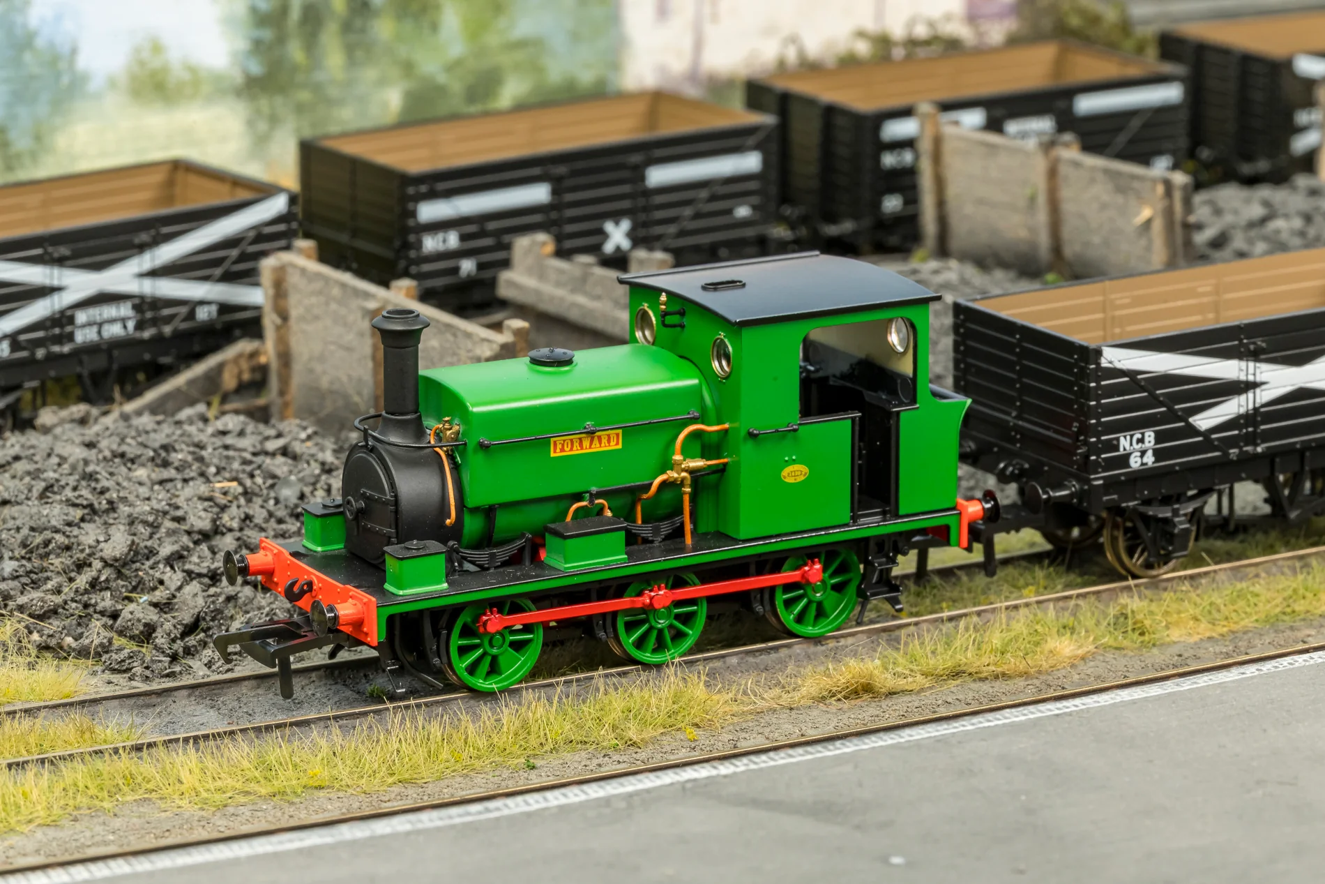 960006 Manning Wardle L Class 'Forward' in Plain Green 0-6-0ST Steam Tank Locomotive
