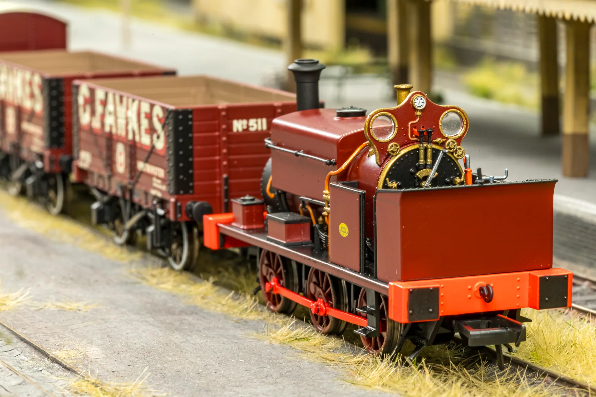 960008 Manning Wardle L Class Unnumbered in Plain Red 0-6-0ST Steam Tank Locomotive