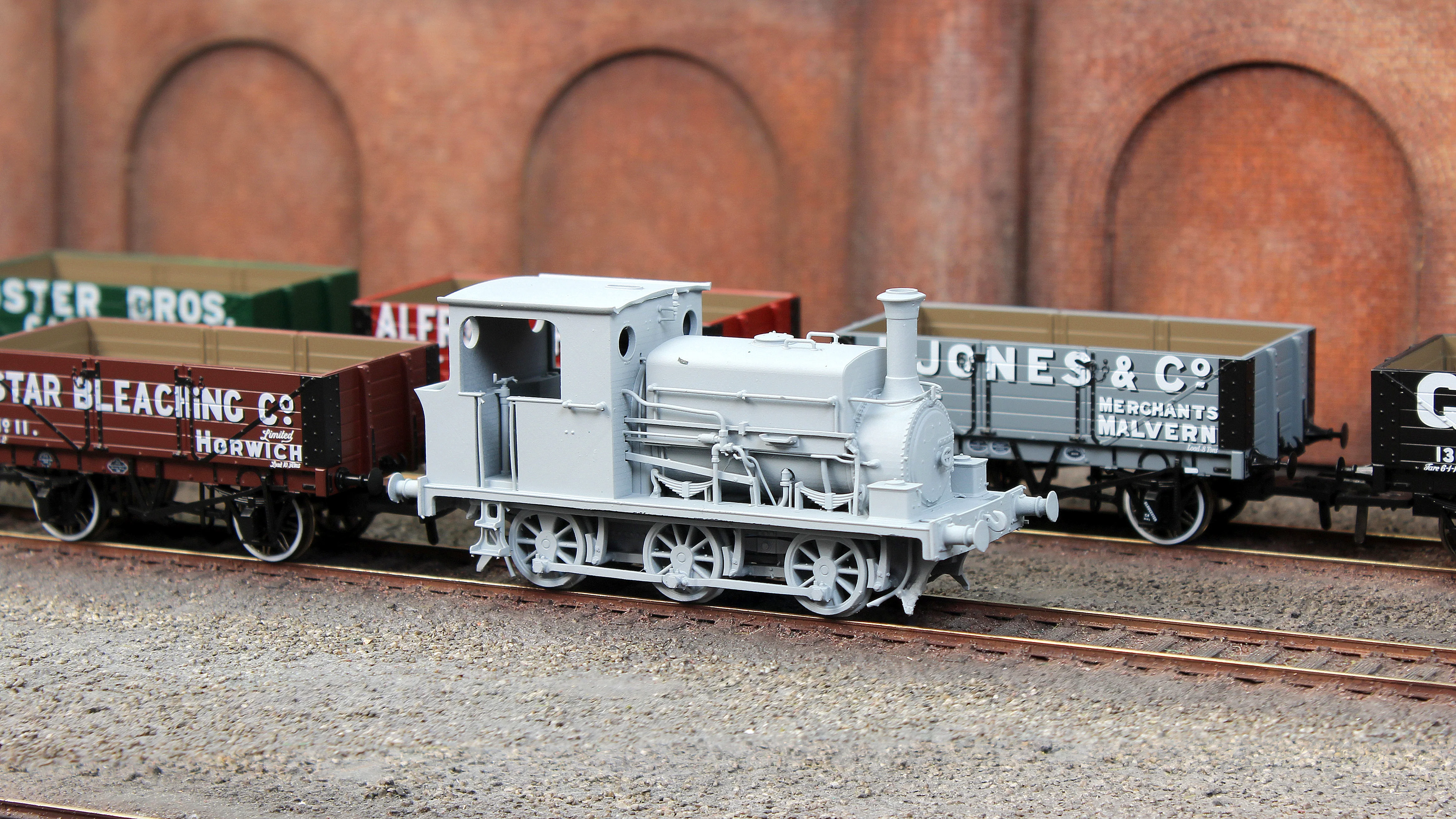 960507 Manning Wardle L Class 'Bombay' in Lined Red 0-6-0ST Steam Tank Locomotive - DCC Sound - Image 4