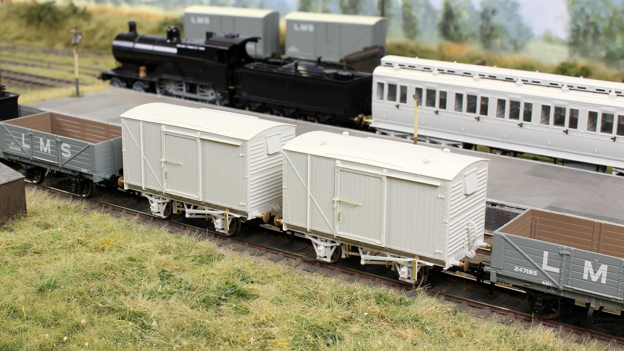 970102 12 Ton LMS D1832A Van - LMS (pre-36) No.172239 - Image 3