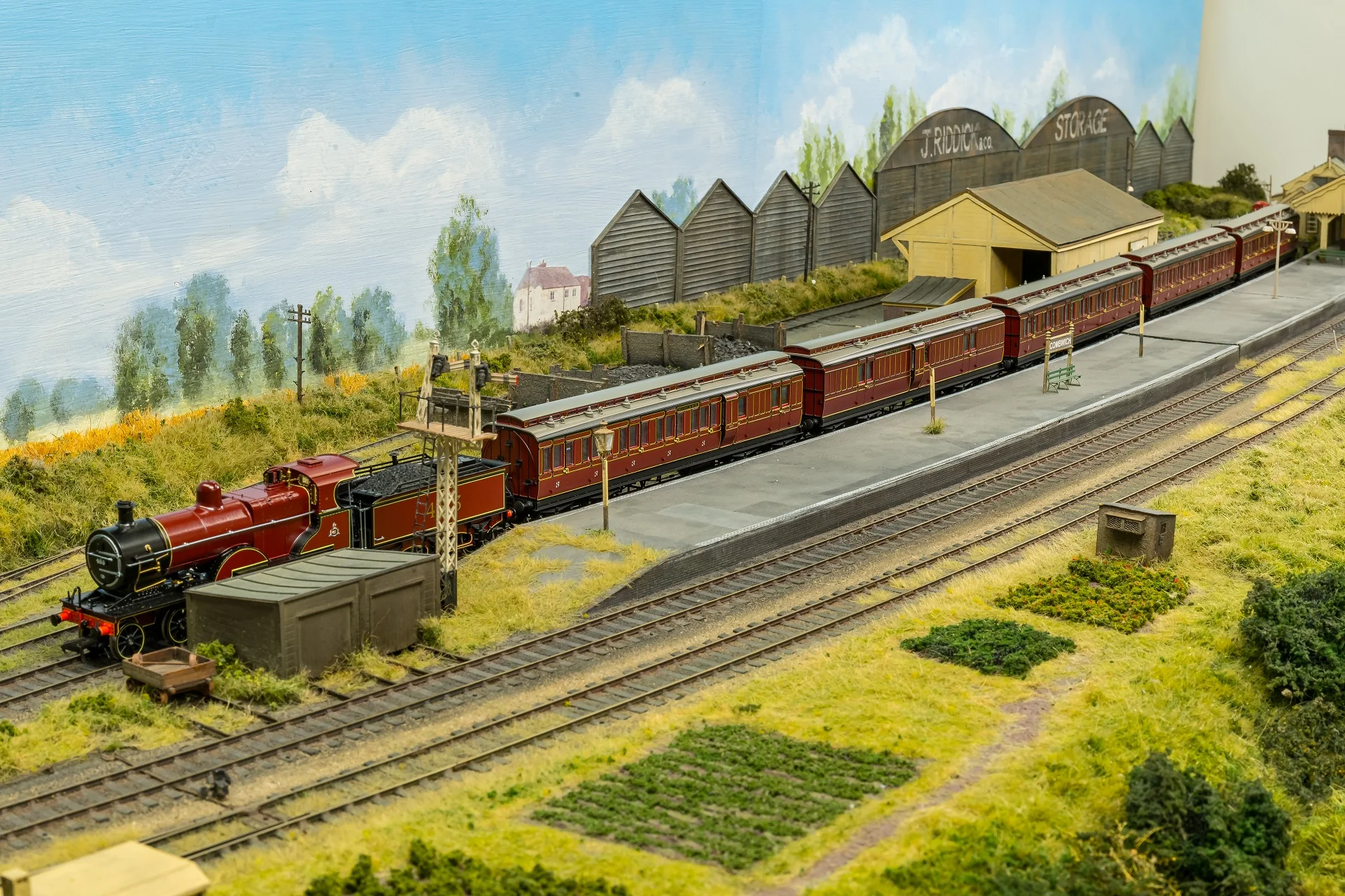 974002 Midland Railway 483 Class 4-4-0 Crimson No.483 Steam Locomotive - Image 2