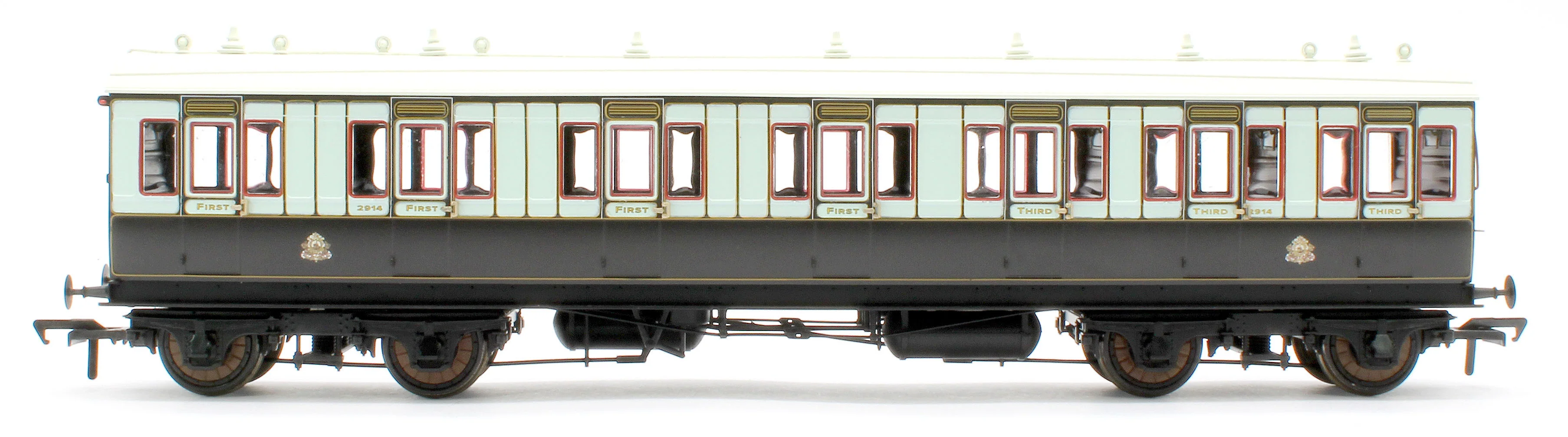 978009 48' LNWR ‘Evolution’ Bogie Coach Non-Corridor Carriage No.7981, No.1234 & No.2914 3-Pack - Image 10