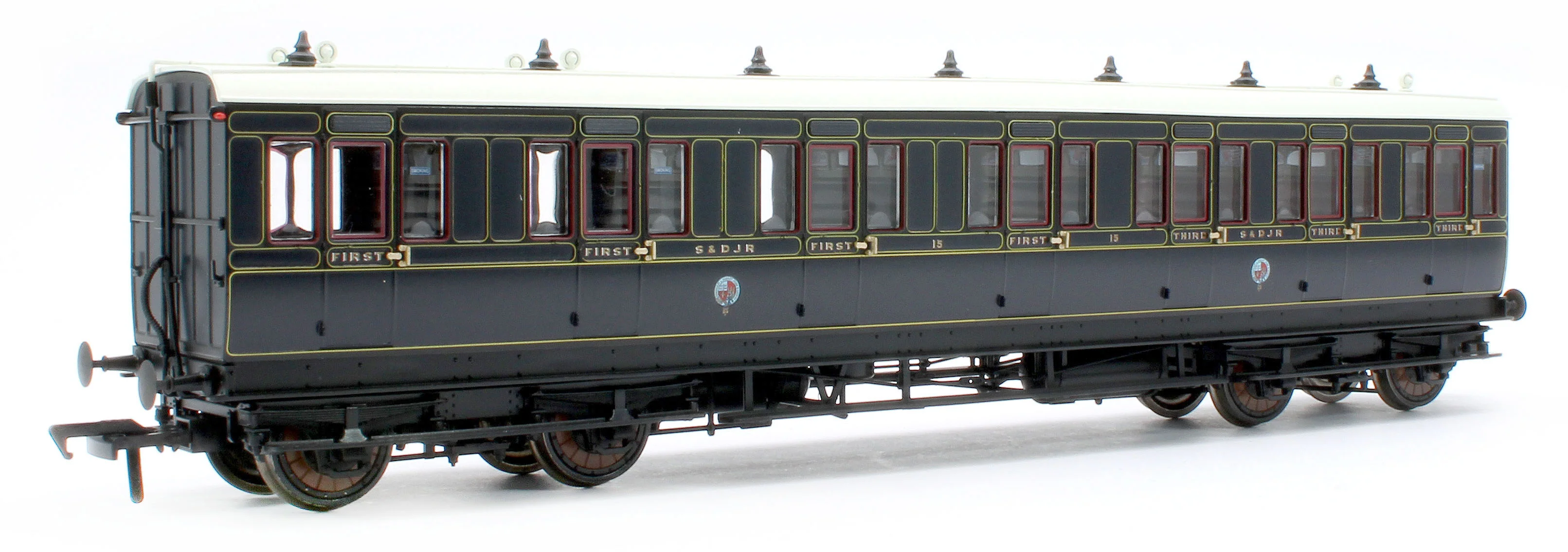 978025 48' SDJR ‘Evolution’ Bogie Coach Non-Corridor Carriage No.85, No.71 & No.15 3-Pack - Image 3