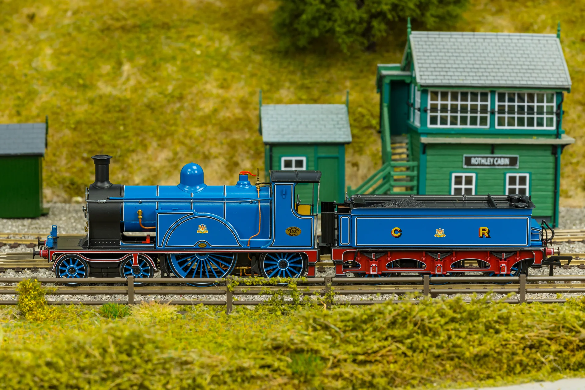 982501 Caledonian Railway Single 4-2-2 Caledonian Blue No.123 (Railtour Condition) Steam Locomotive - DCC Sound - Image 3