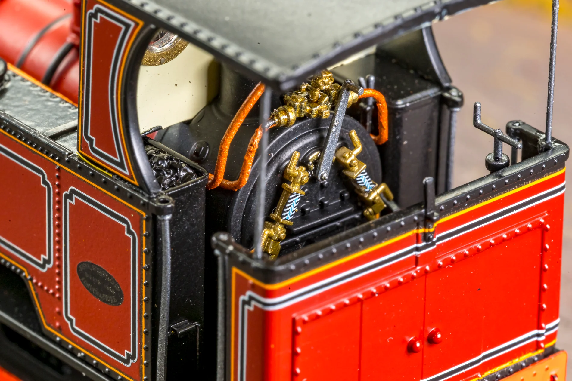 986203 Sirdar Class 0-4-0 Kerr, Stuart & Co. Short-Tank 'What If' - FR Lined Red Steam Locomotive - Image 5