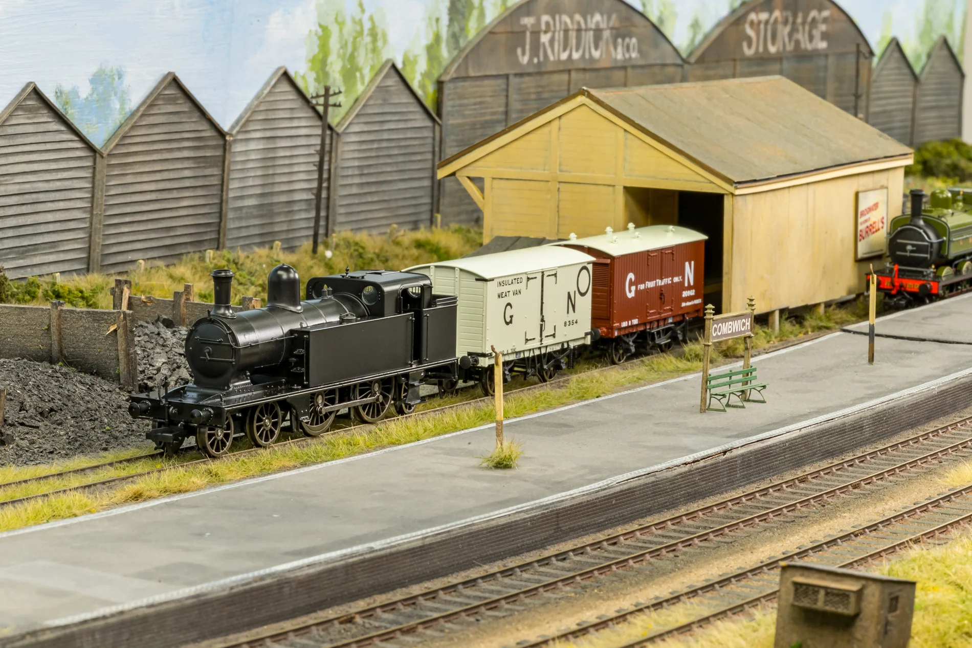 989501 GNR C2 Tank No.1020 GNR Lined Green Steam Locomotive - DCC Sound - Image 7