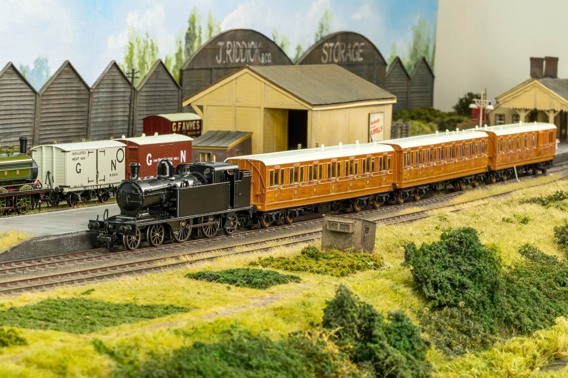 989503 GNR C2 Tank No.1511 GNR Grey Steam Locomotive - DCC Sound - Image 4
