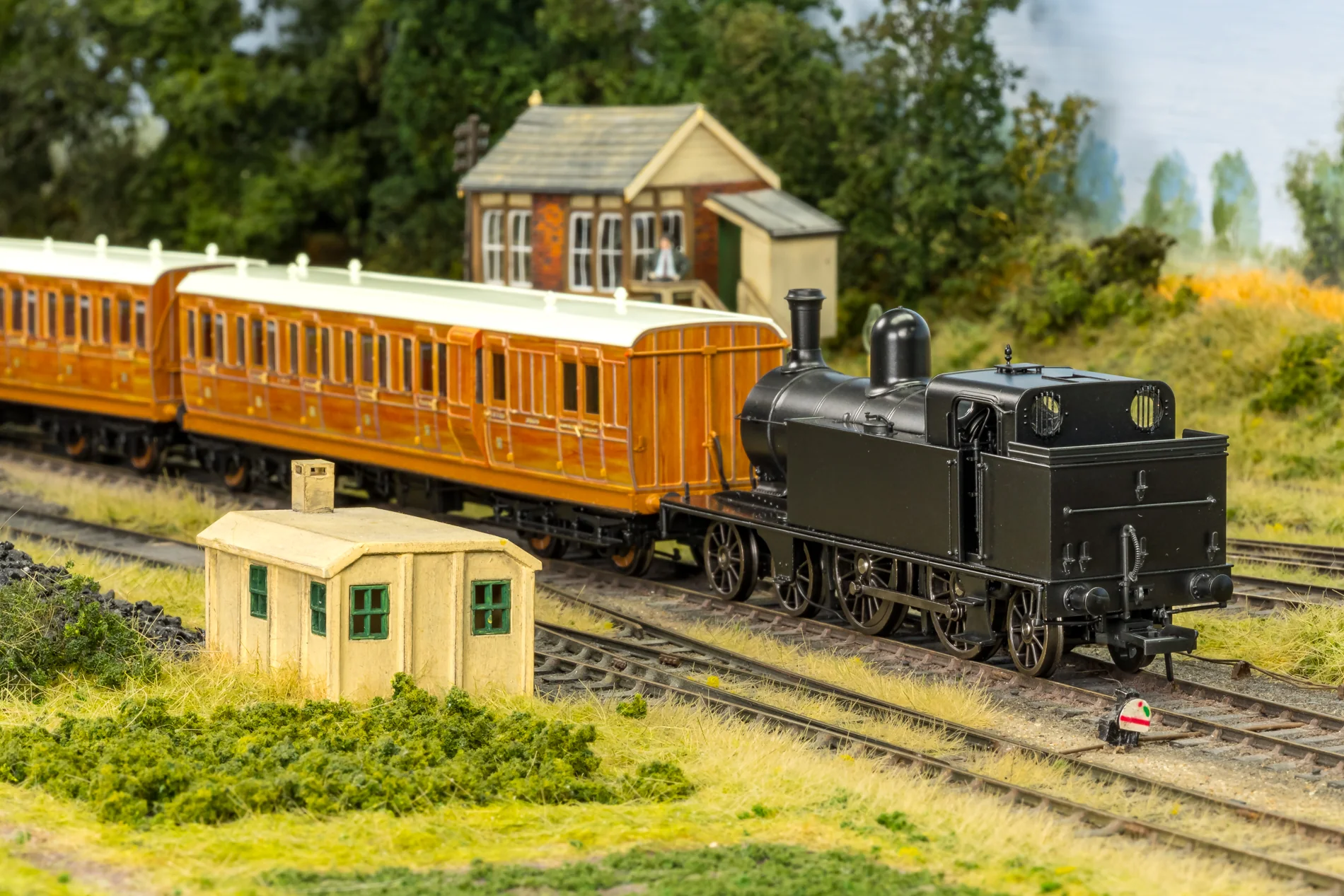 989504 LNER C12 Tank No.1517N L&NER Black Steam Locomotive - DCC Sound - Image 6