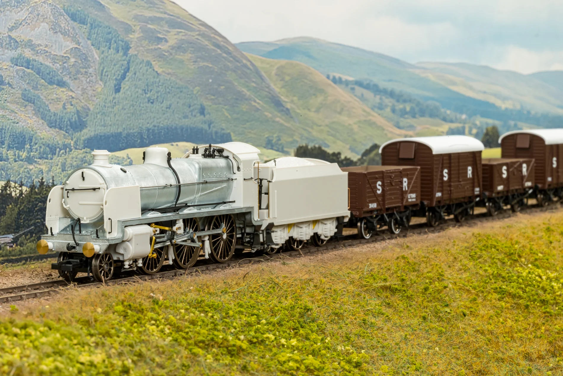 992501 SR U Class 2-6-0 No.A639 - SR Lined Olive Steam Locomotive - DCC Sound - Image 2