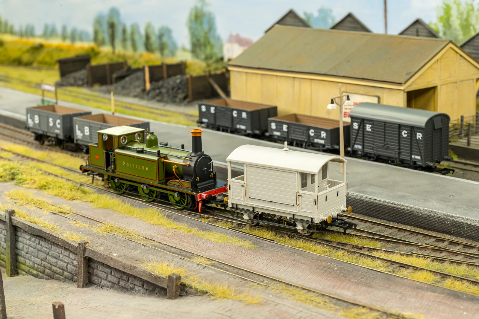 994007 LBSC 4 Wheel Brake Van - SR (Post-36) No.55840 - Image 4