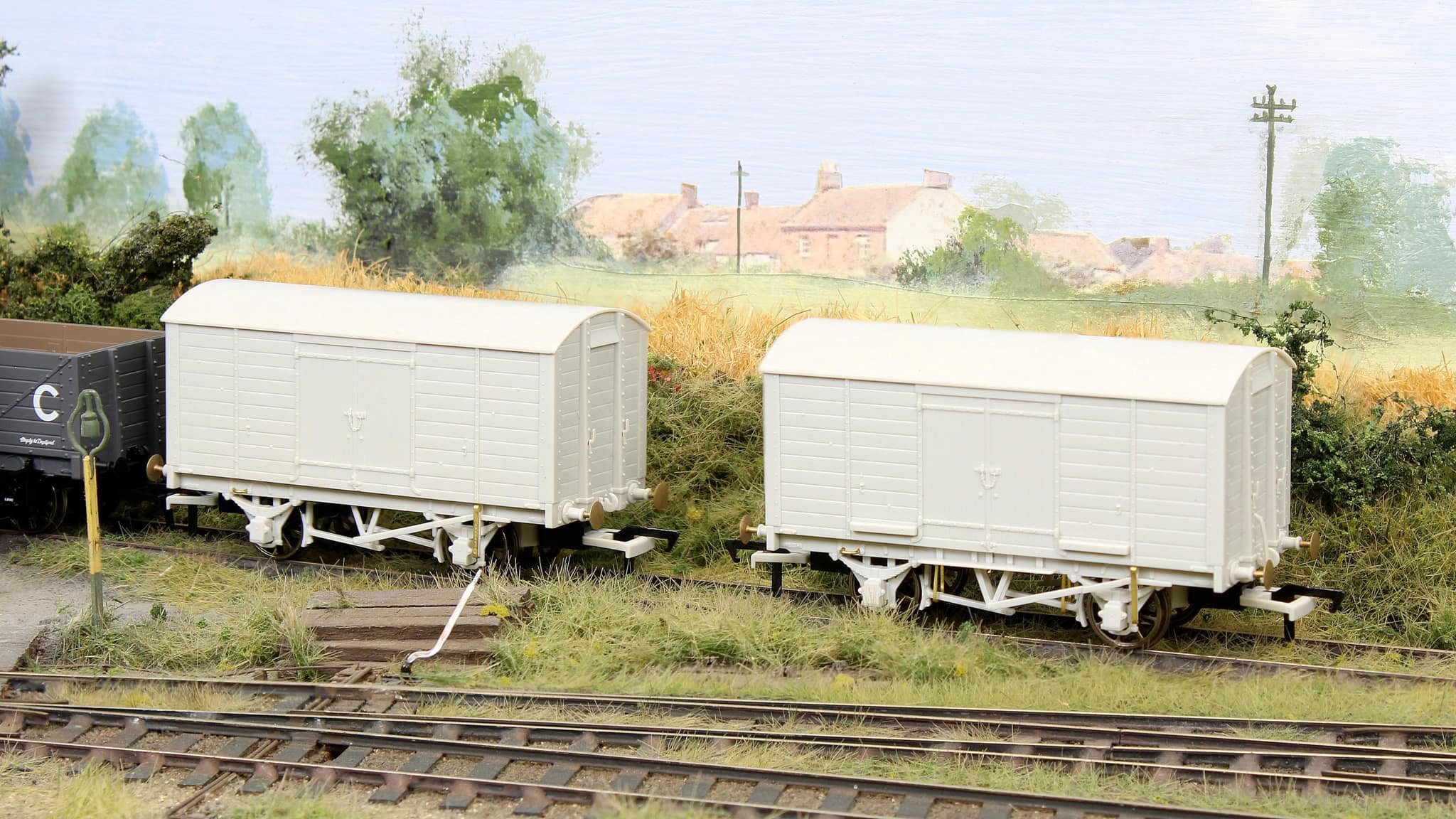 979012 LB&SCR Dia.8-Ton Goods Van SR (post-36) No.46954 - Image 2