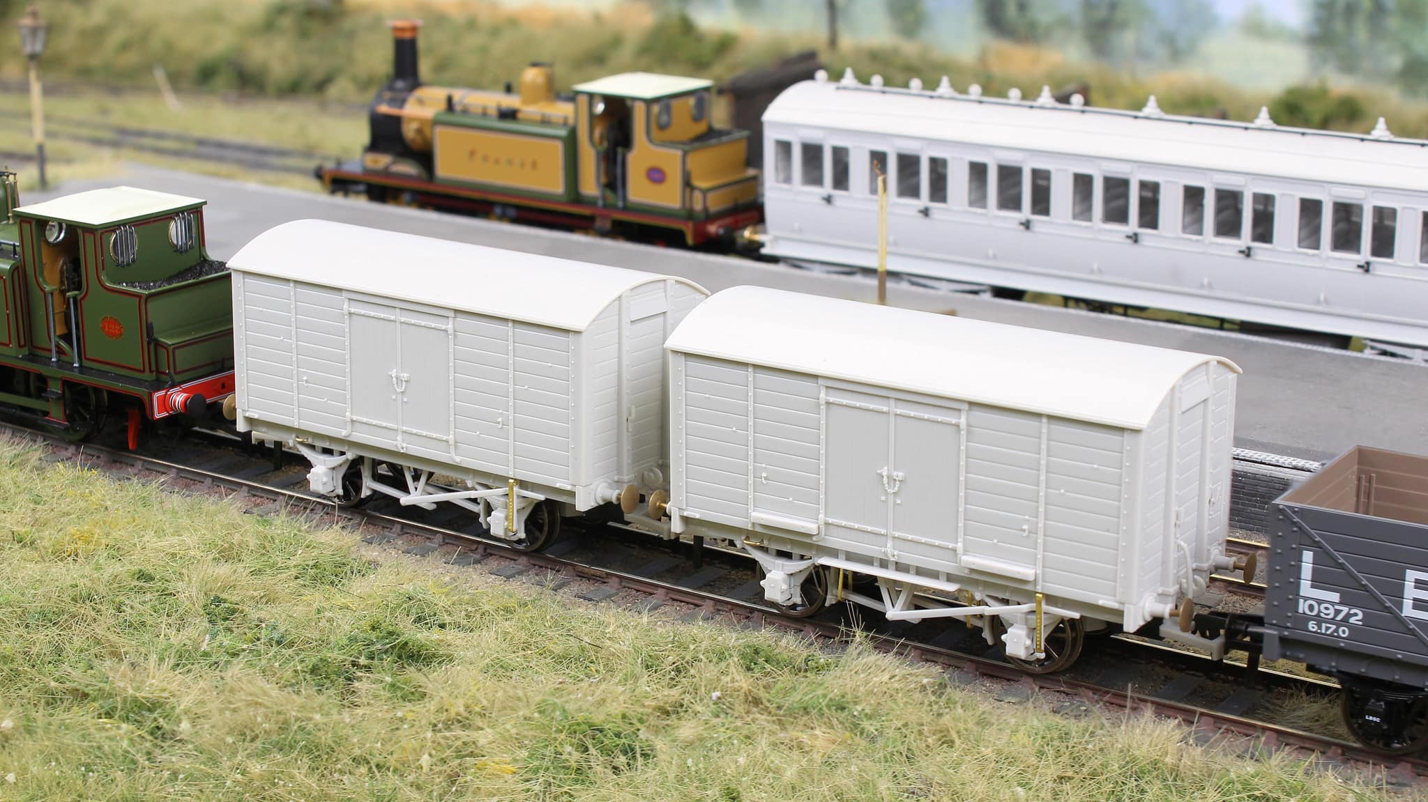 979013 LB&SCR Dia.8-Ton Goods Van SR (post-36) No.46192 - Image 4