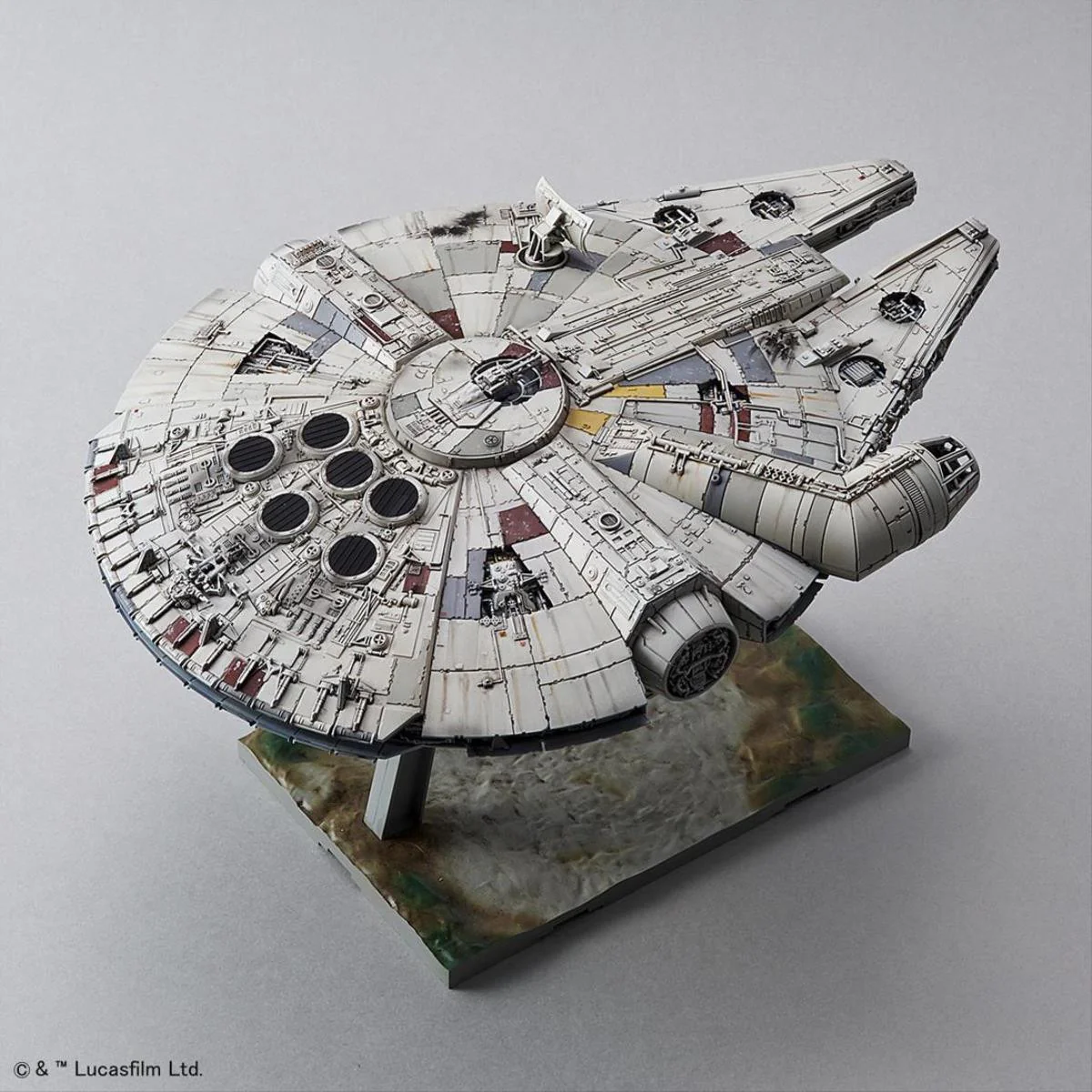 01211 Bandai Star Wars Millennium Falcon: The Last Jedi (1:144 Scale) Model Kit - Image 3