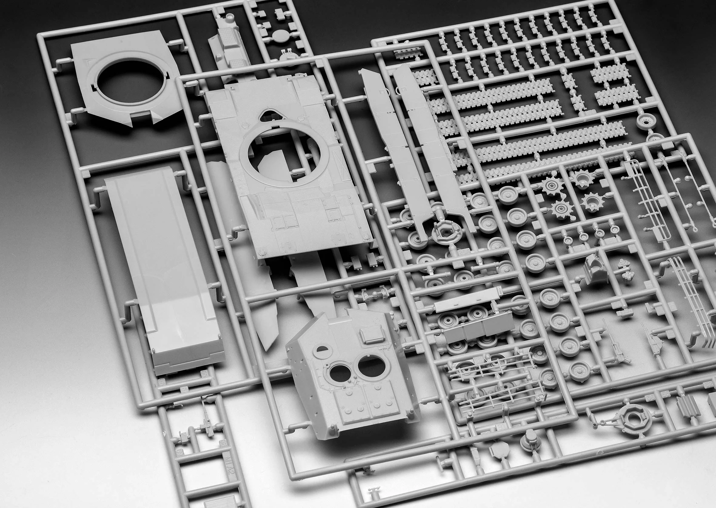 03346 US M1A2 Abrams (1:72 Scale) Kit - Image 6