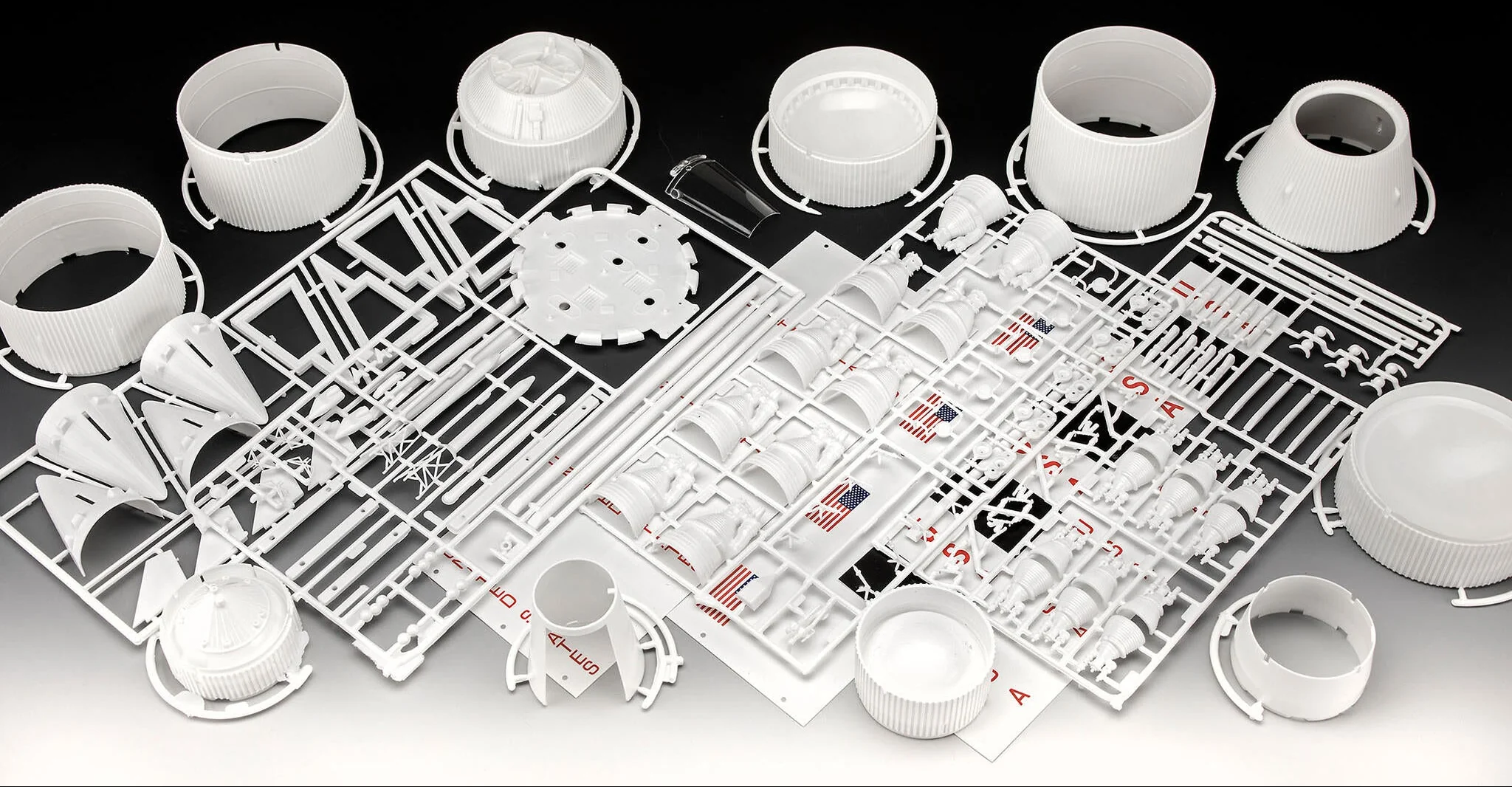 03704 Apollo 11 Saturn V Rocket Model Kit - Image 8