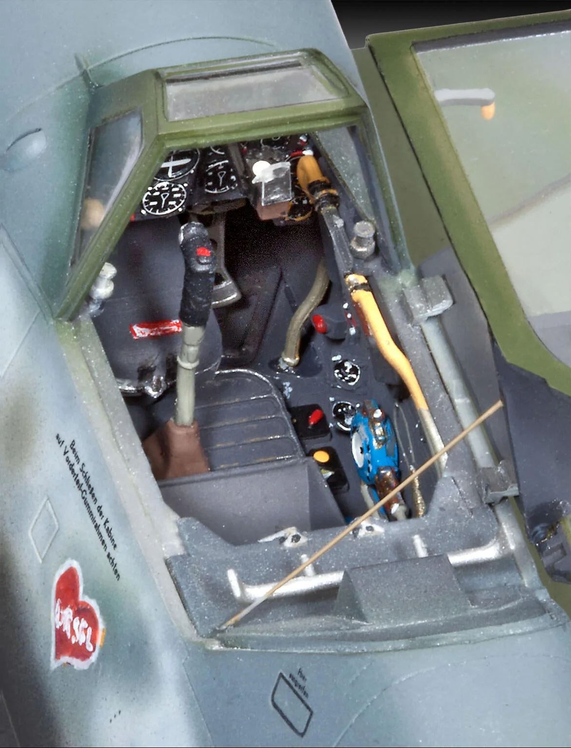 03752 Messerschmitt Bf109G-10 Erla Model Kit - Image 3