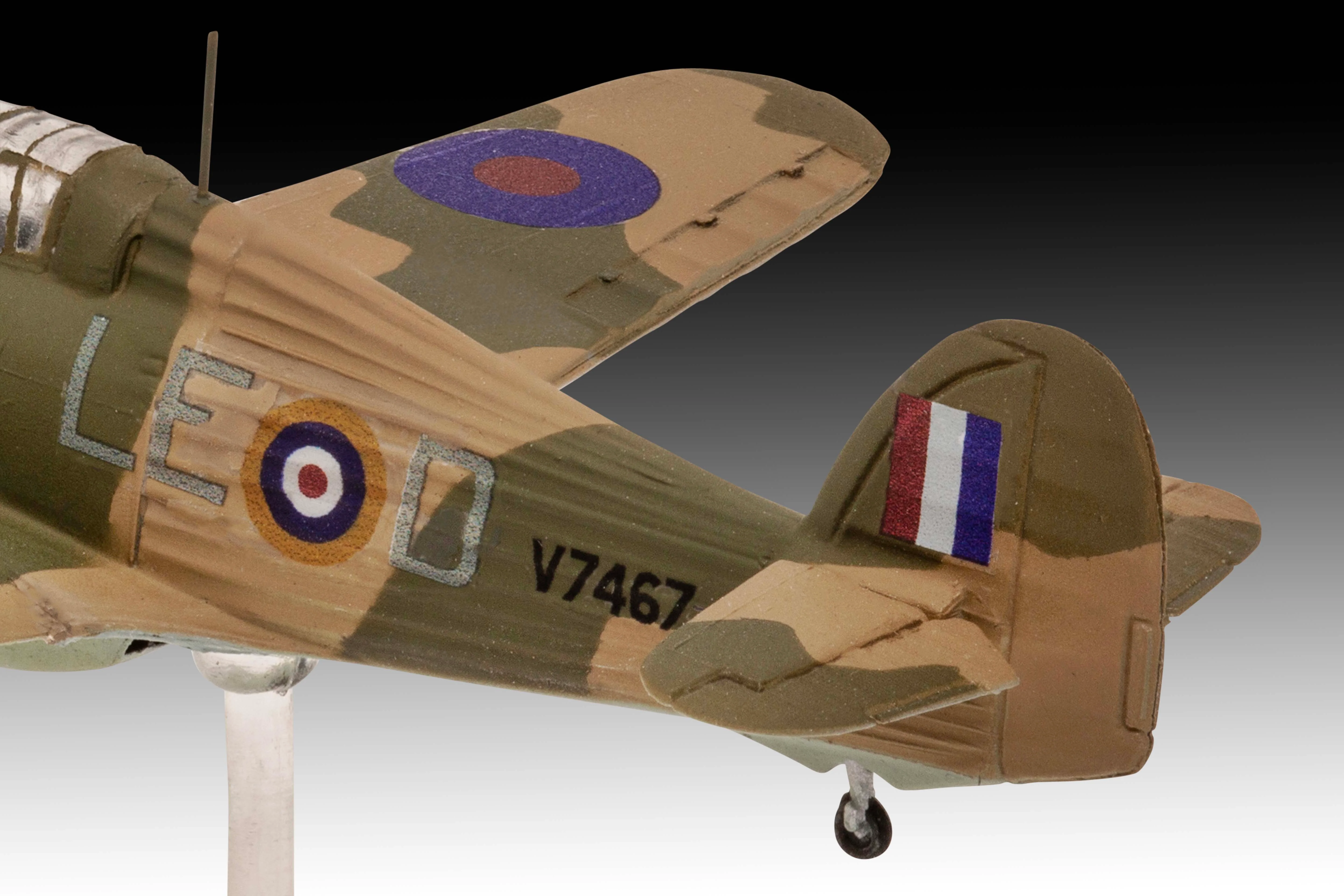 03771 Supermarine Spitfire Mk.Ia & Hawker Hurricane Mk.I Model Kit - Image 6