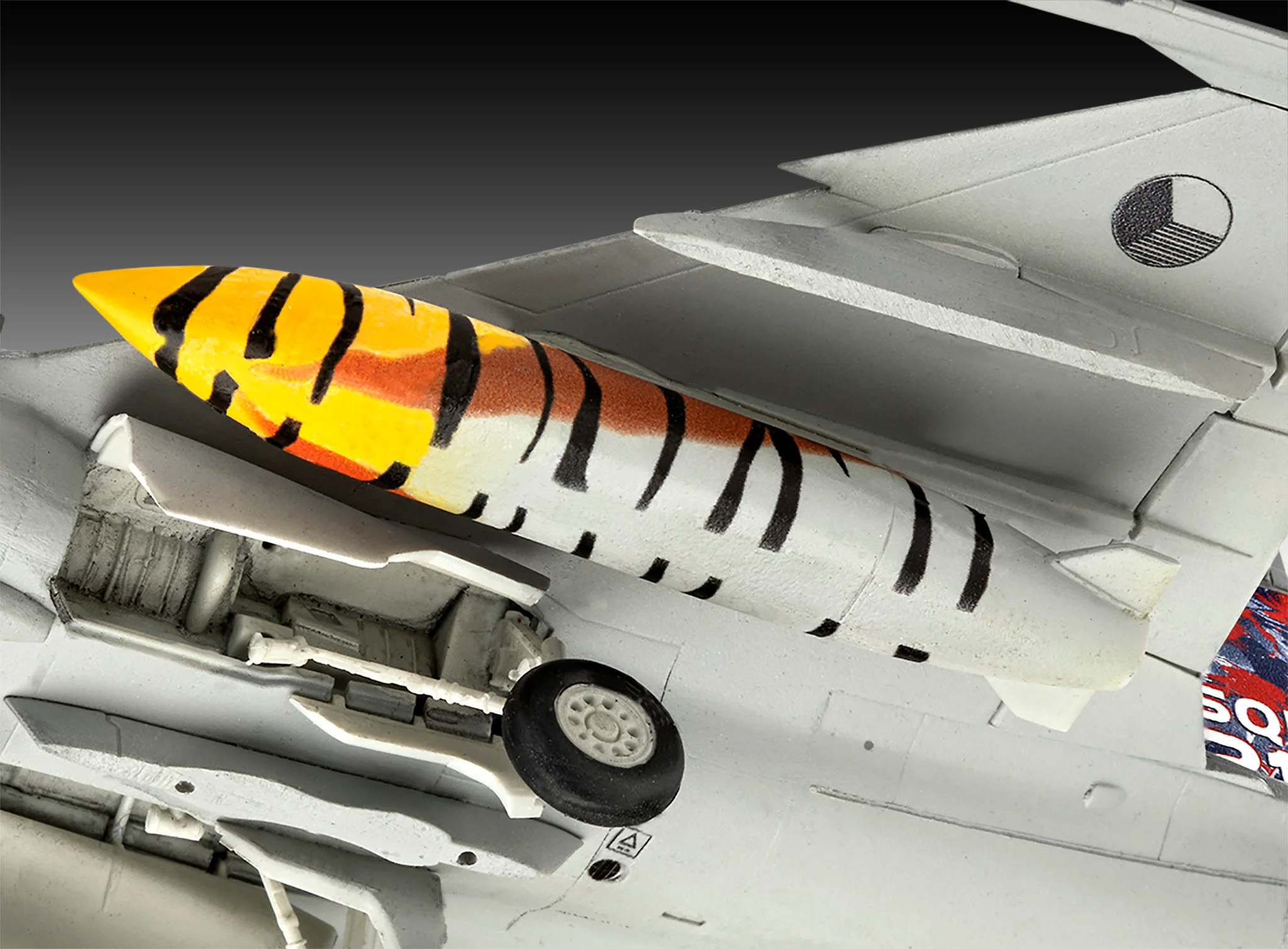 03776 Saab JAS-39C Gripen Model Kit - Image 4