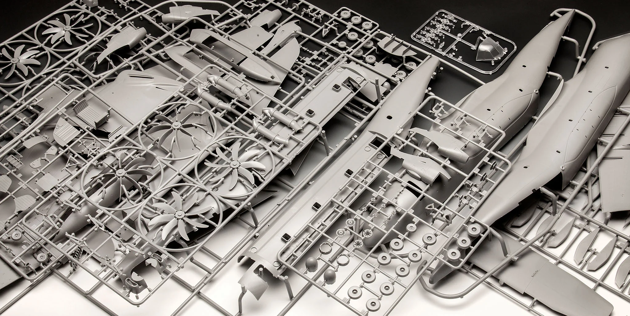 03822 British Airbus A400M Atlas RAF (1:72 Scale) Model Kit - Image 6