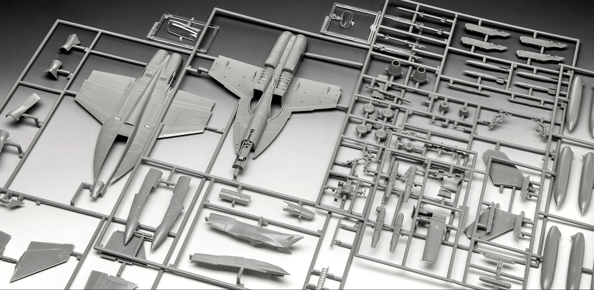 03834 F/A-18F Super Hornet Model Kit - Image 7