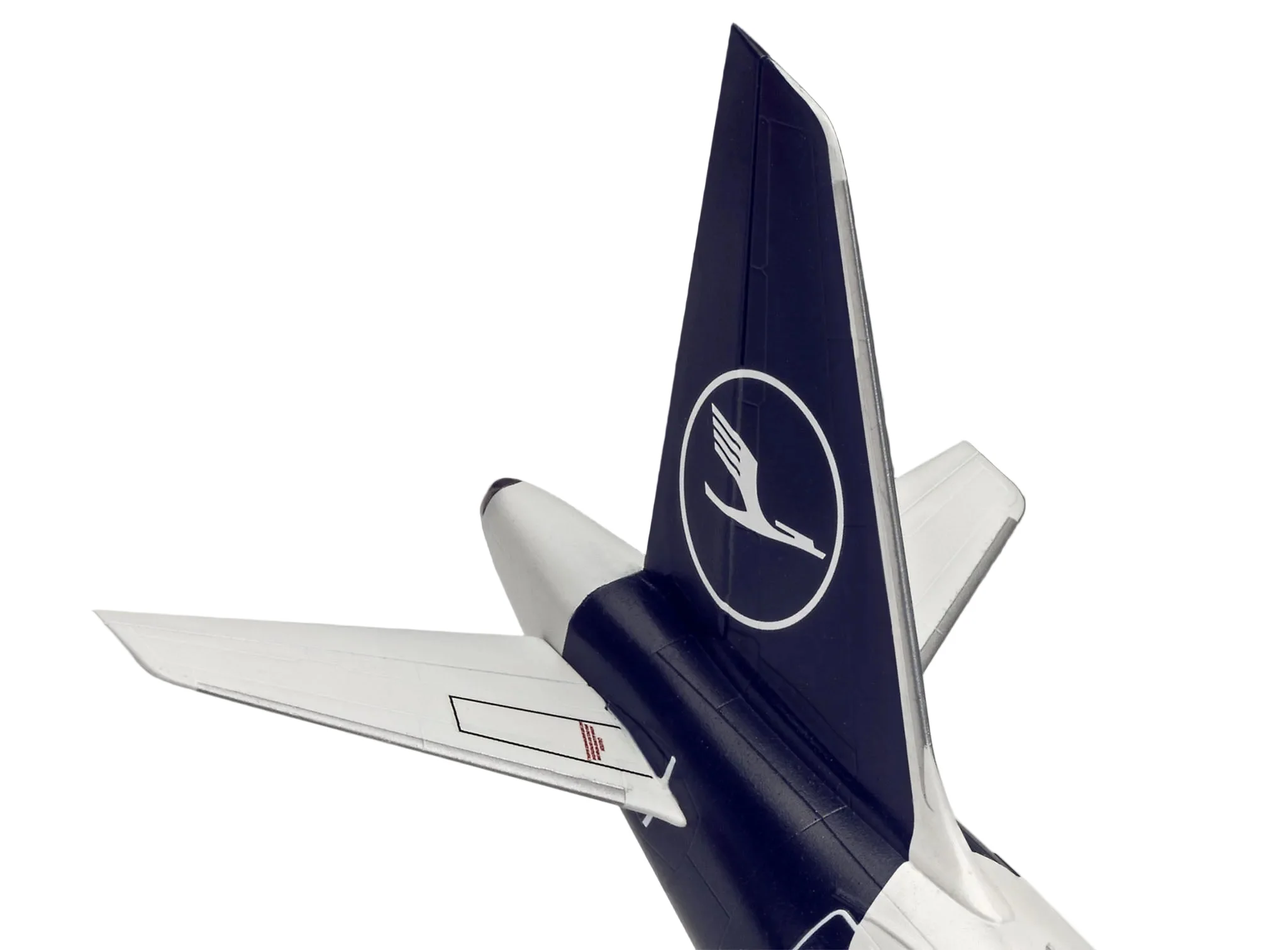 03942 Airbus A320neo "Lufthansa" New Livery (1:144 Scale) Model Kit - Image 6