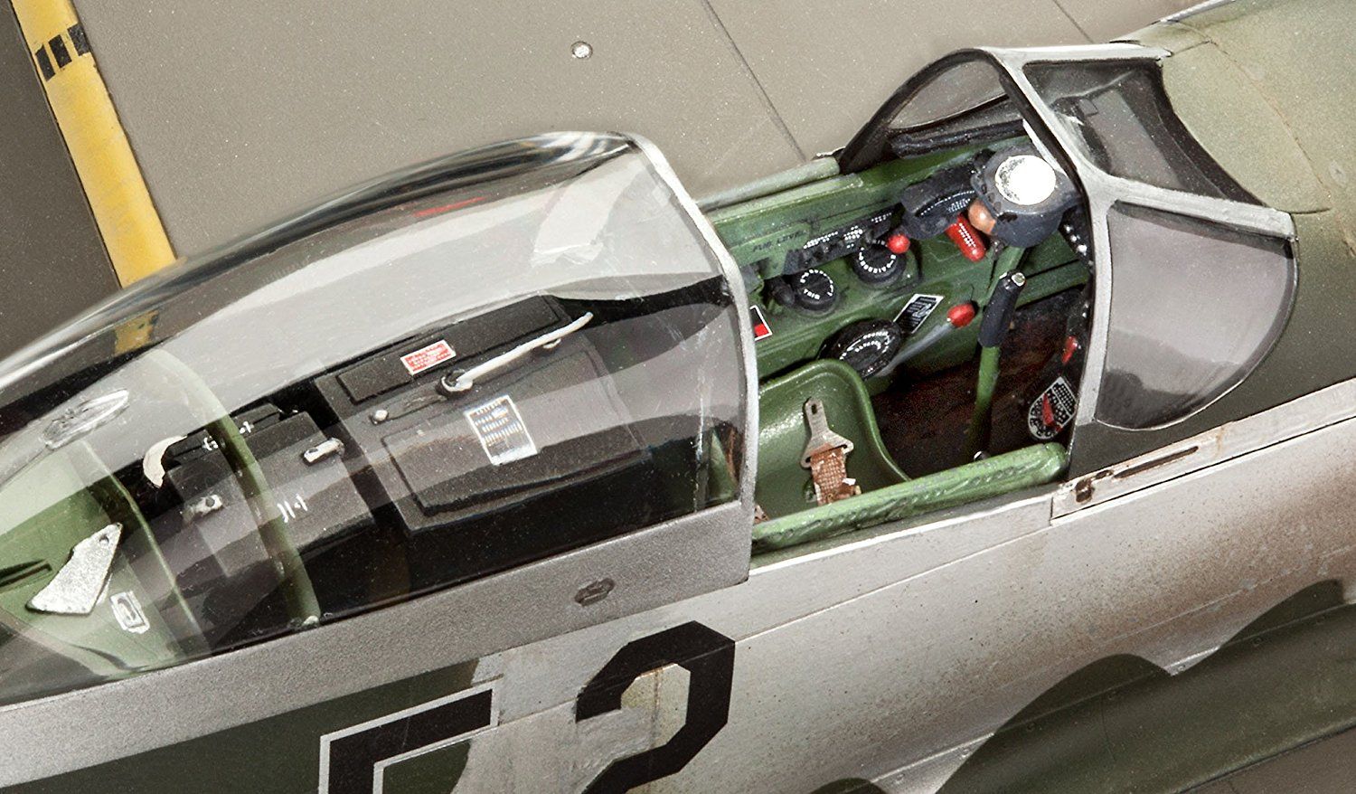 03944 P-51D-5NA Mustang (early version) (1:32 Scale) Model Kit - Image 4