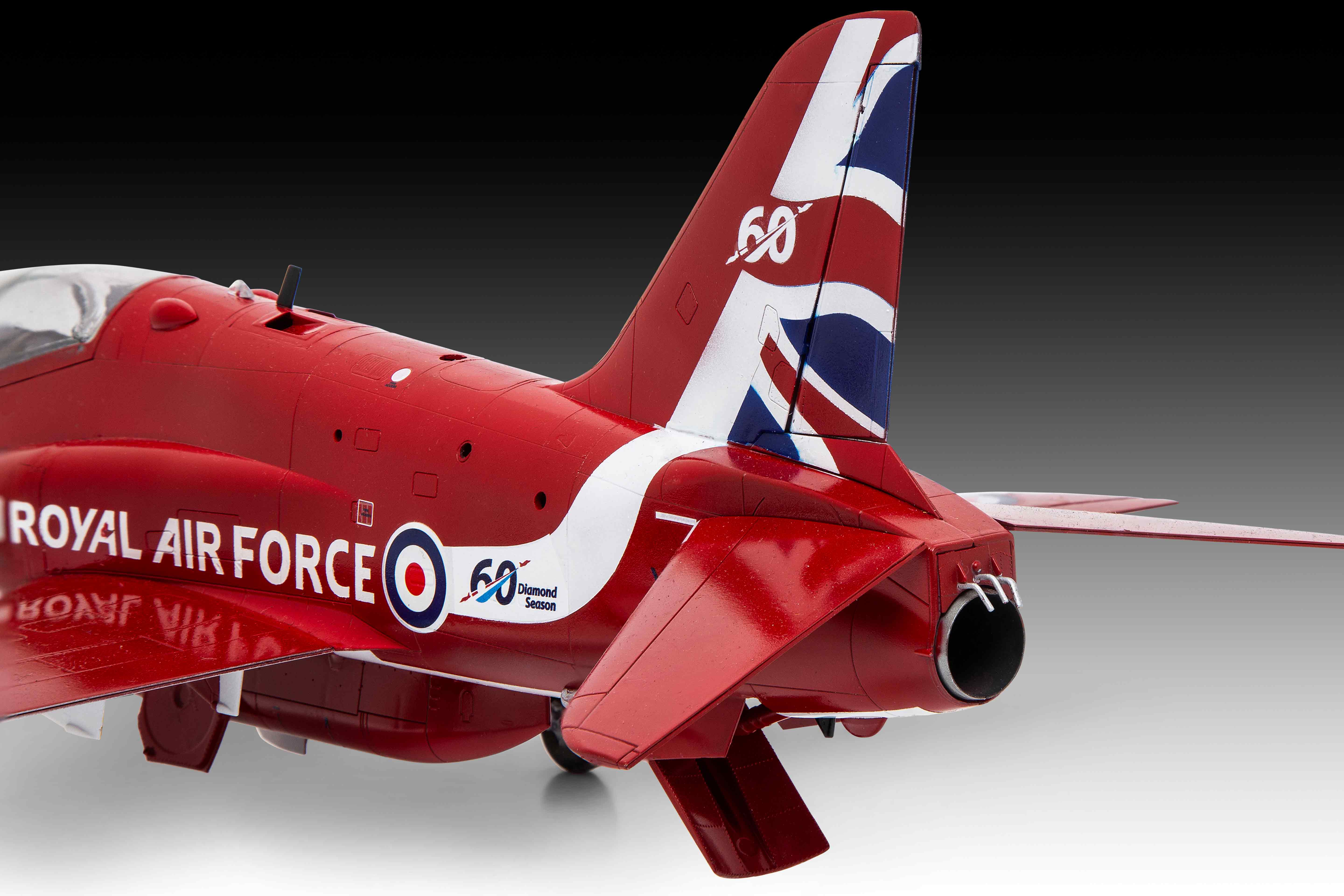 04284 BAE Systems Hawk T.1A "Red Arrows" Model Kit - Image 3