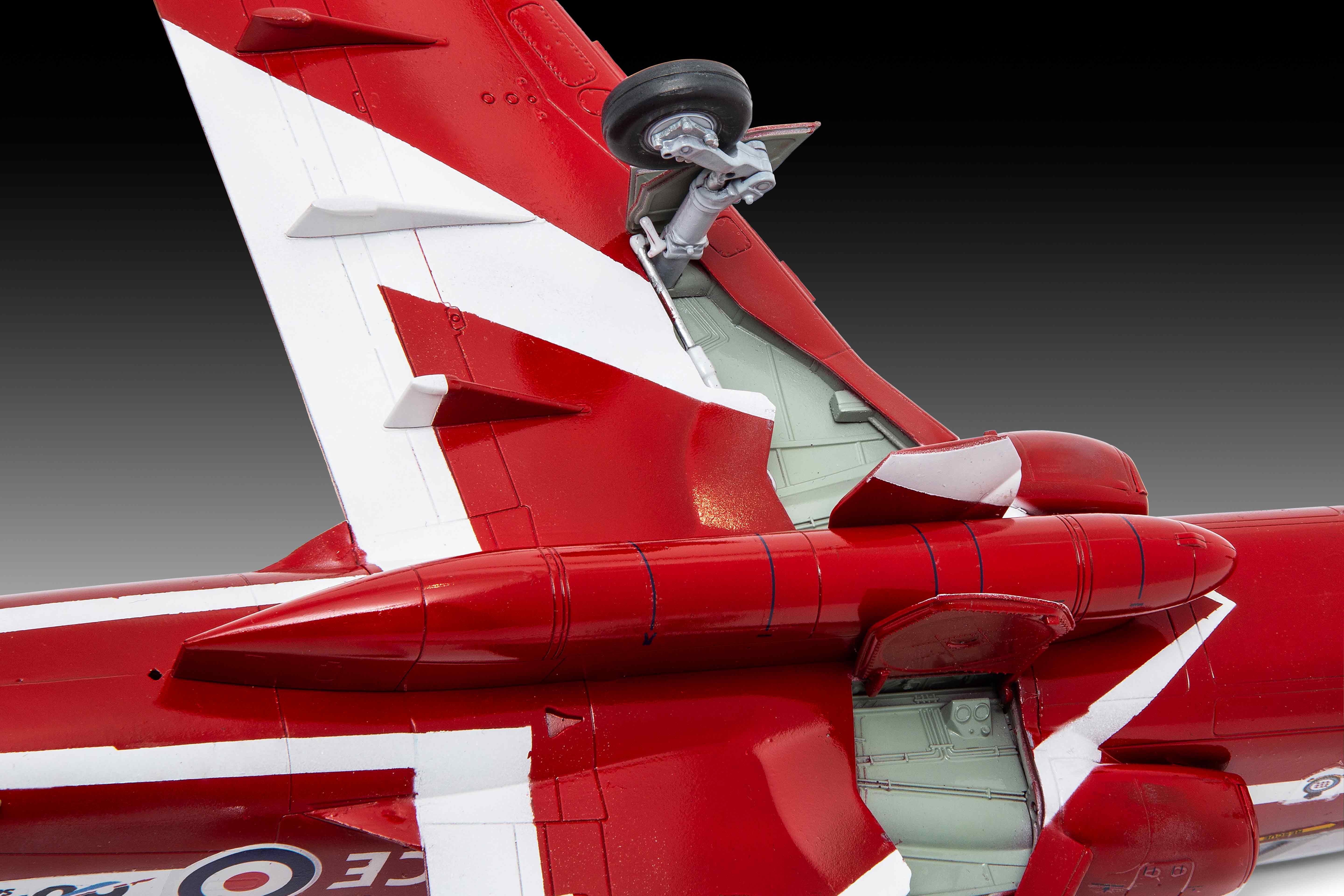 04284 BAE Systems Hawk T.1A "Red Arrows" Model Kit - Image 5