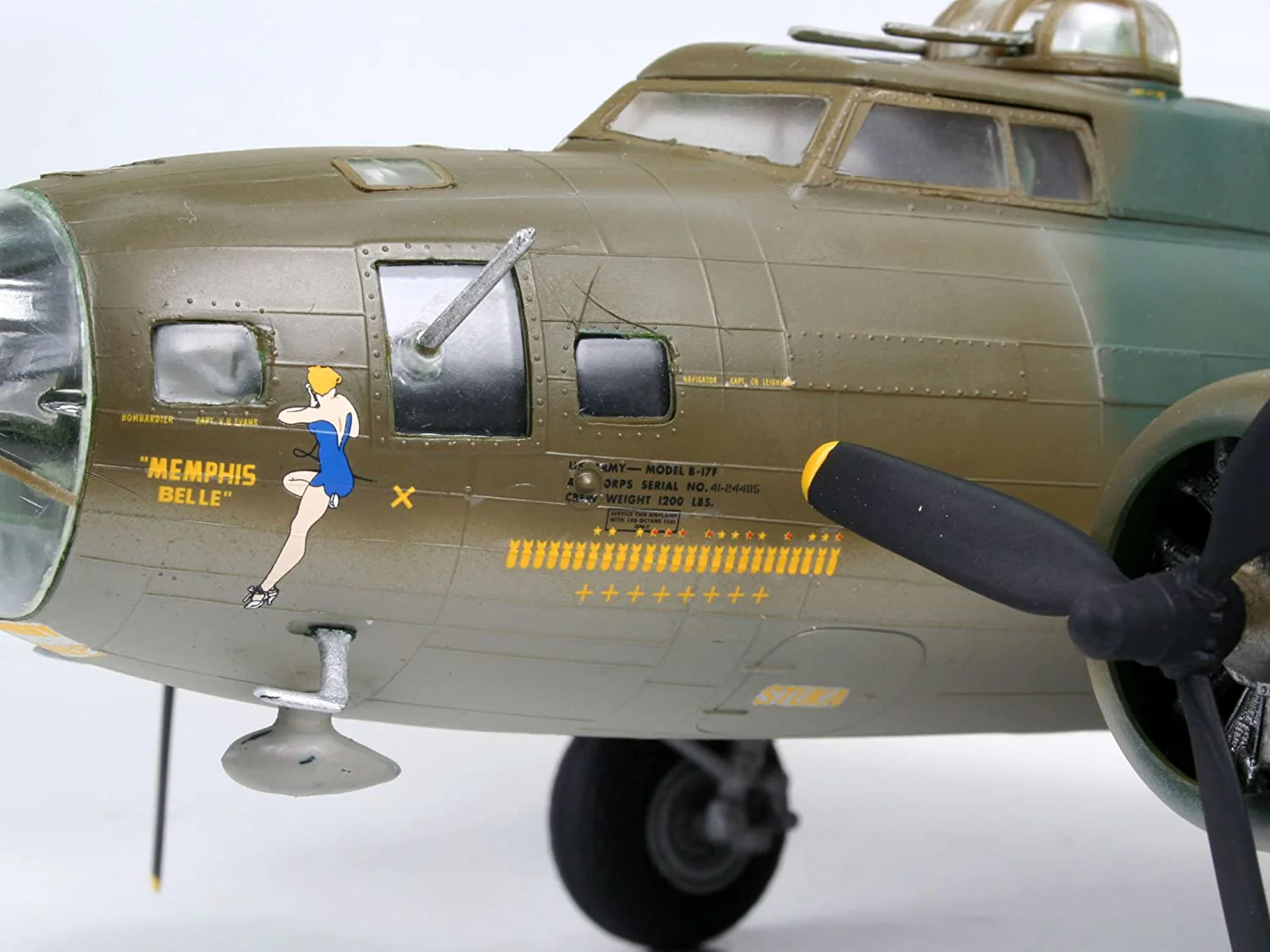 04297 B-17F Memphis Belle (1:48 Scale) Model Kit - Image 3
