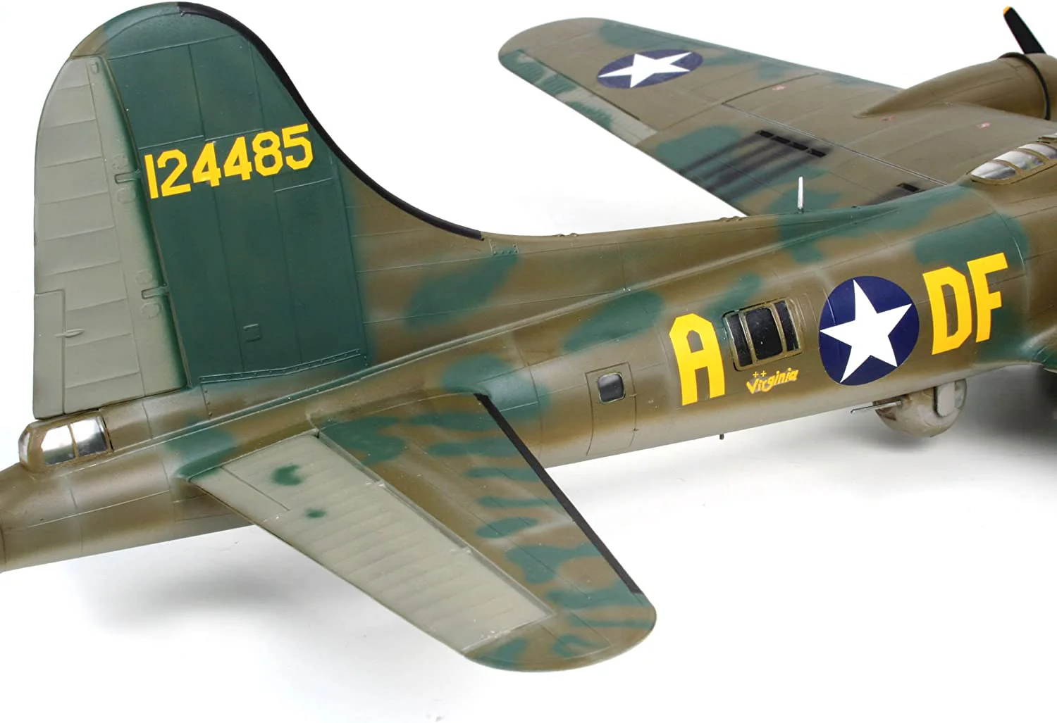 04297 B-17F Memphis Belle (1:48 Scale) Model Kit - Image 6