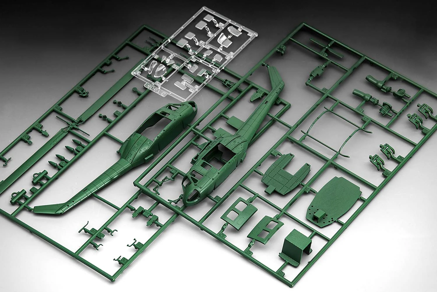 04983 US Bell UH-1H Gunship (1:100 Scale) Model Kit - Image 6