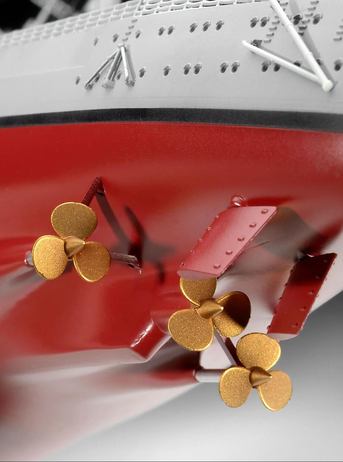 05040 German Battleship "Bismarck" Model Kit - Image 8