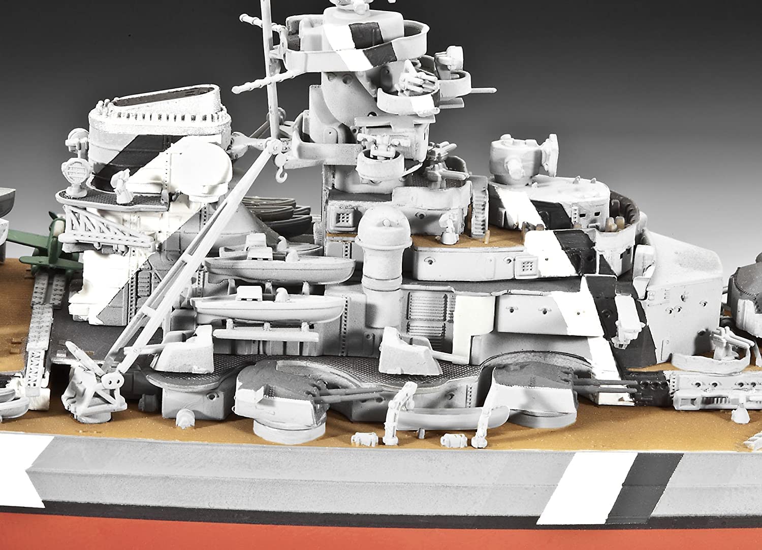 05098 German Battleship "Bismarck" (1:700 Scale) Model Kit - Image 3
